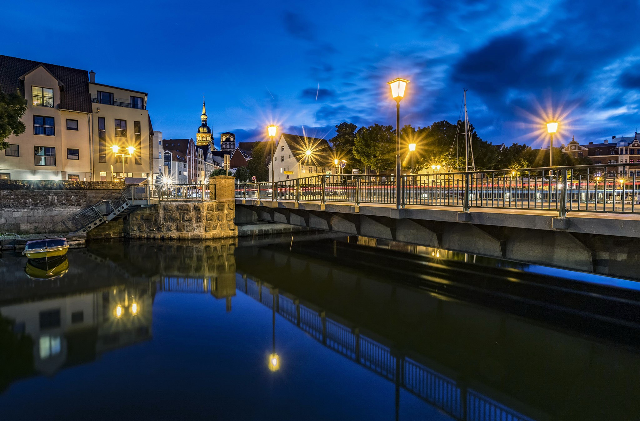 Bridge over canal at night in Stralsund, Germany HD Wallpaper