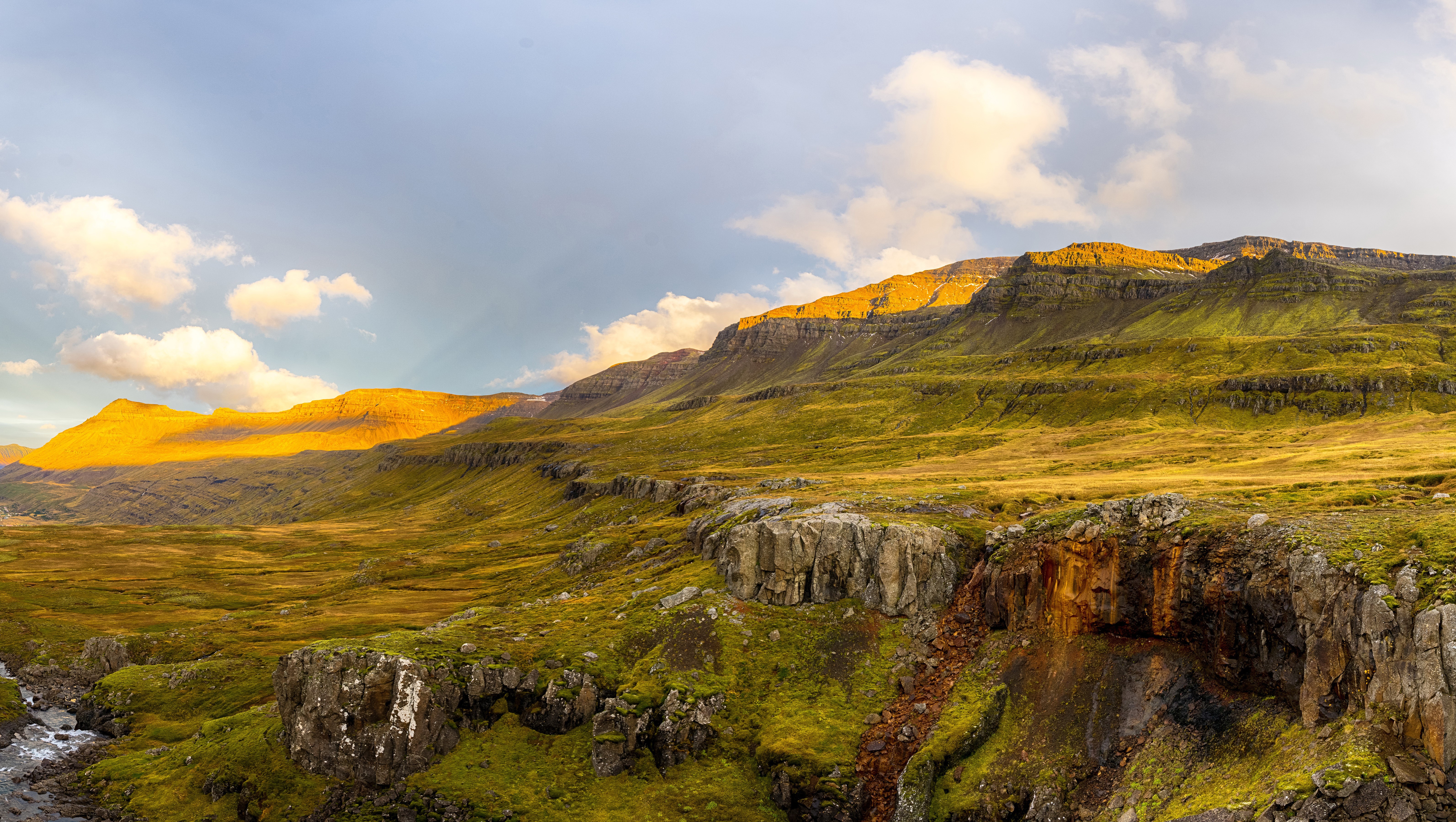 Golden Hour on Icelandic Mountains and Valley HD Wallpaper