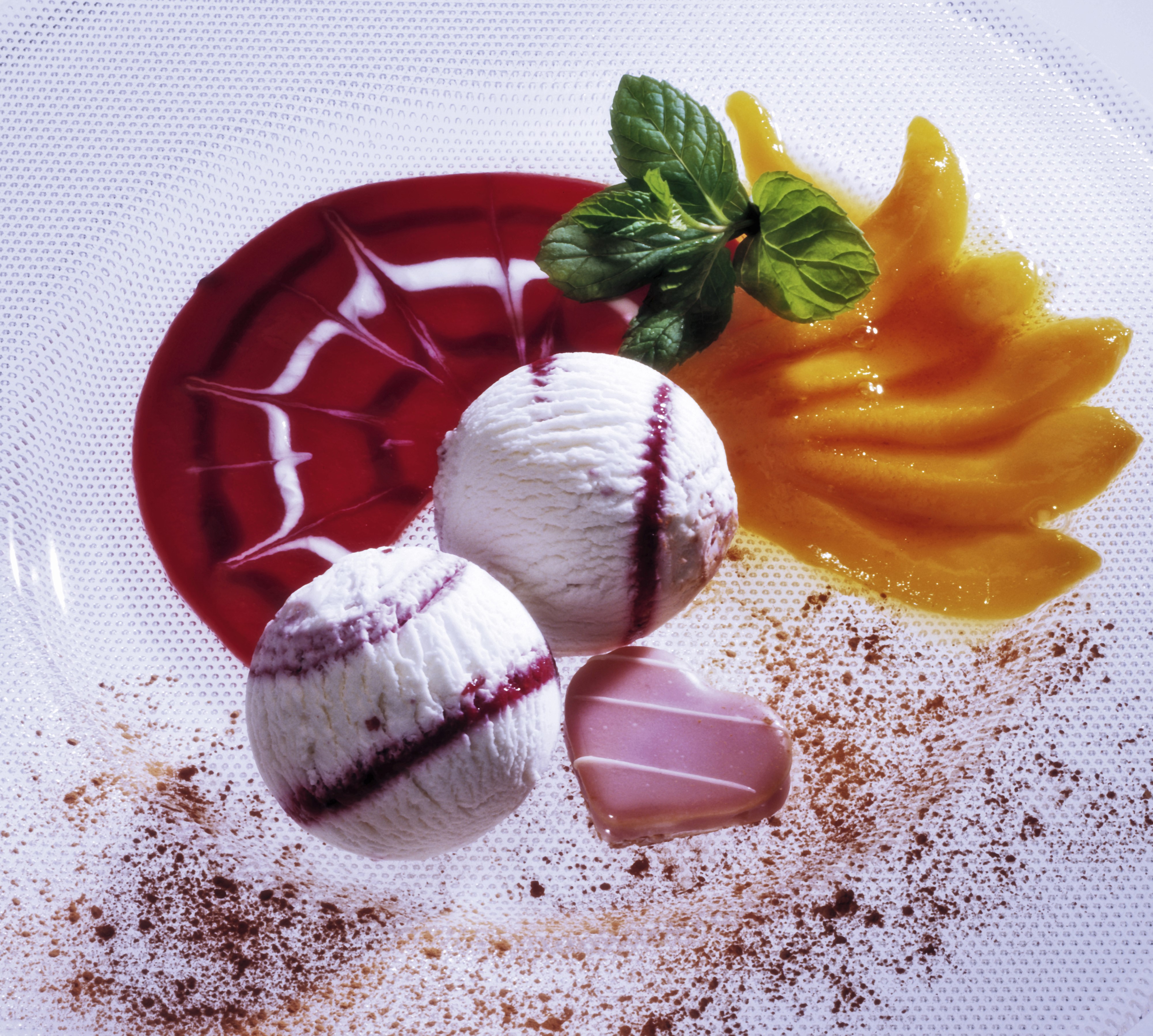 Ice cream balls with fruit and sauce HD Wallpaper