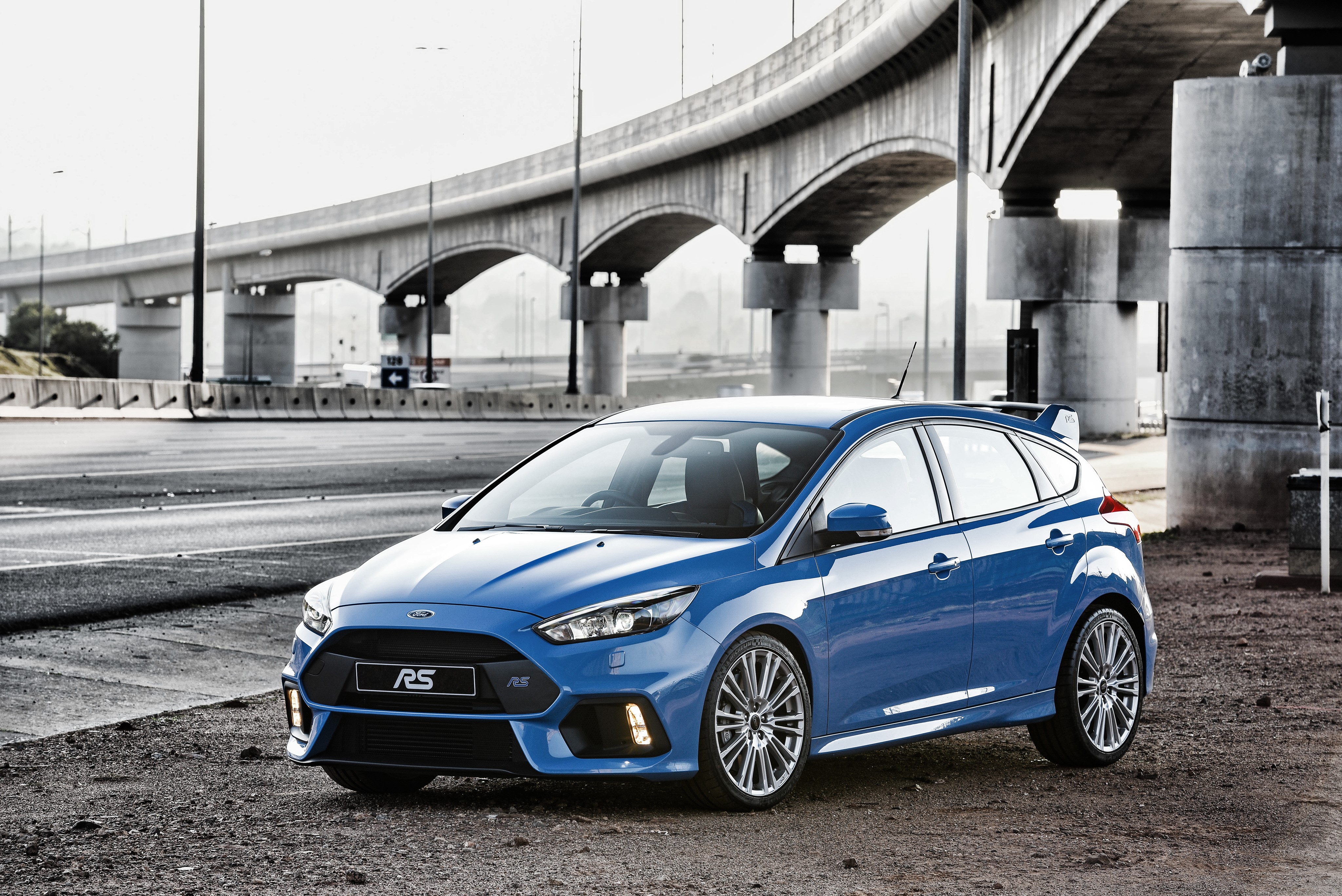 Blue Ford Focus RS car under a bridge HD Wallpaper