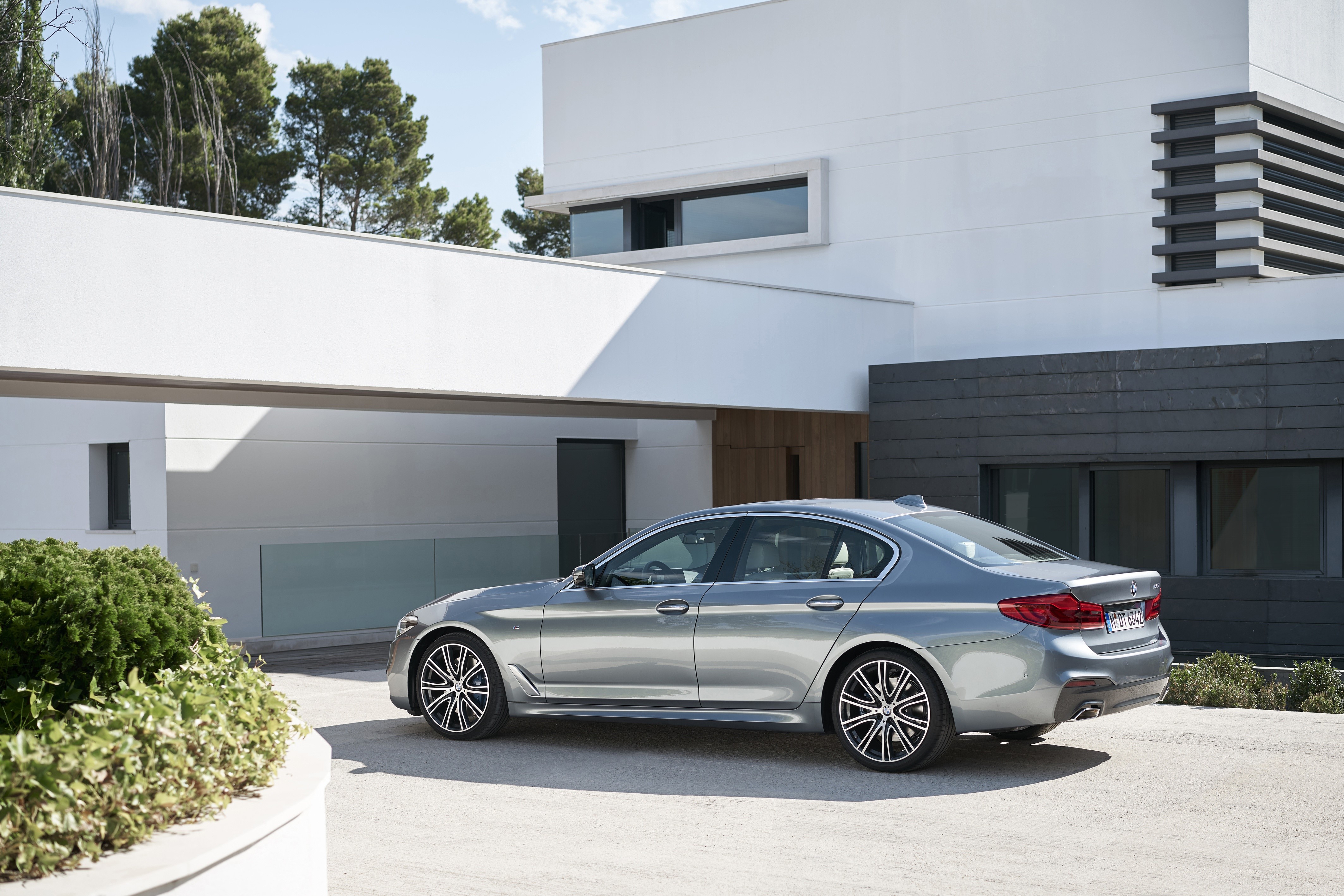 4K 2017 BMW 5-series 540i M Sport G30 HD Wallpaper