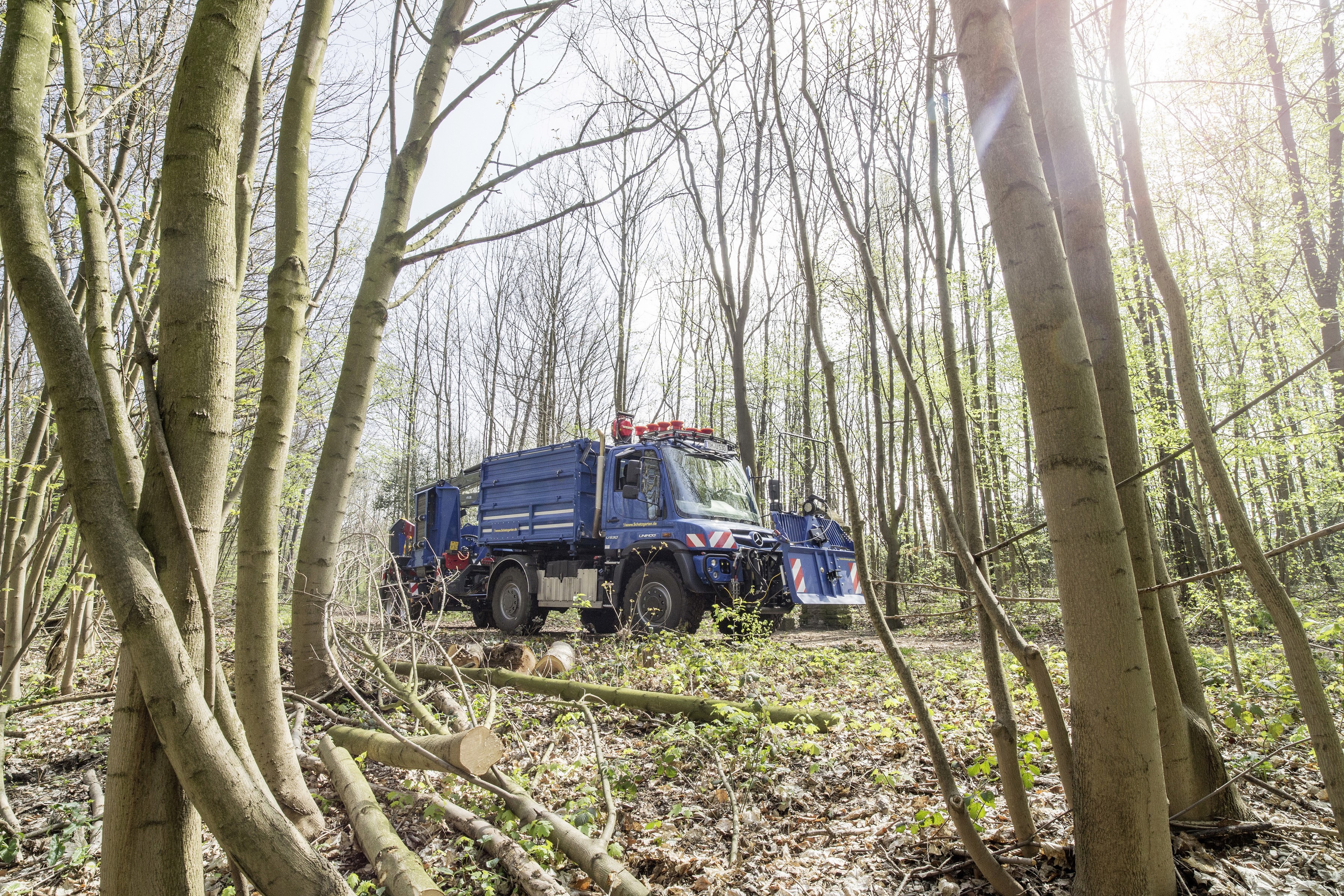 Blue Mercedes-Benz Unimog U530 truck in forest HD Wallpaper
