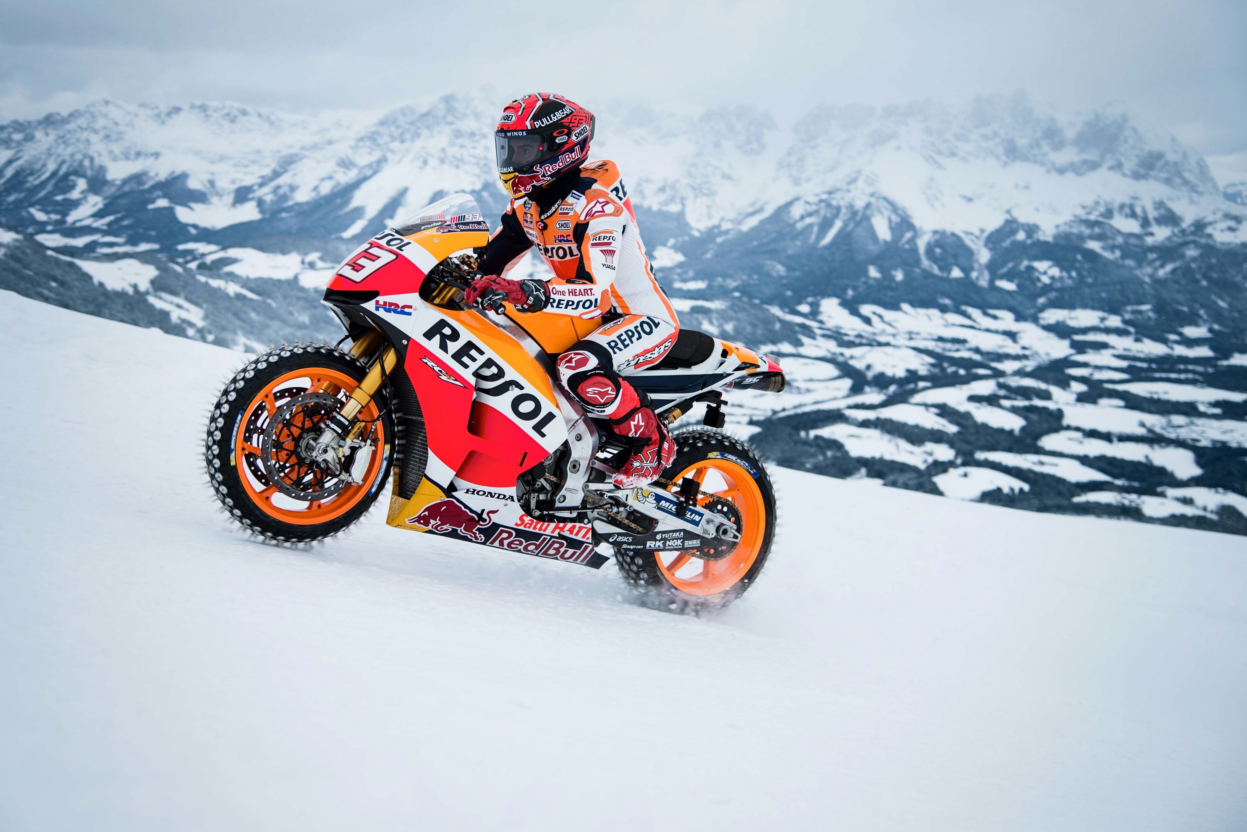 Motorcyclist on a Honda 2017 RC213V in snow HD Wallpaper
