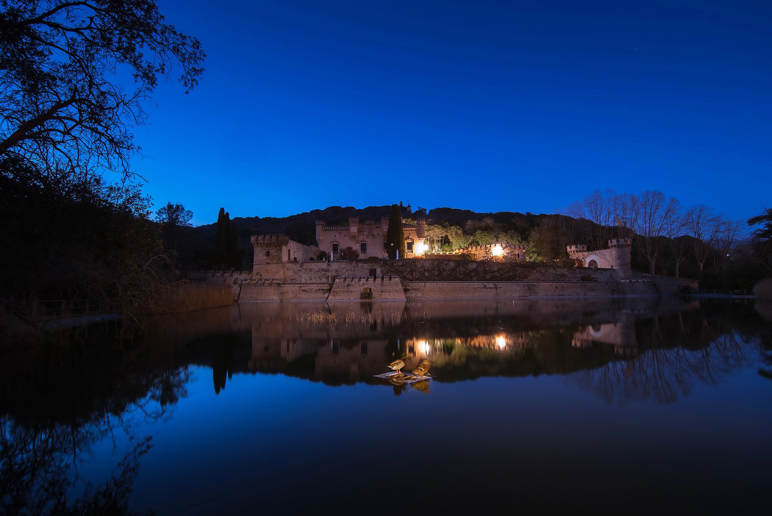 Palacio Can Jalpi Catalonia Spain at Night HD Wallpaper