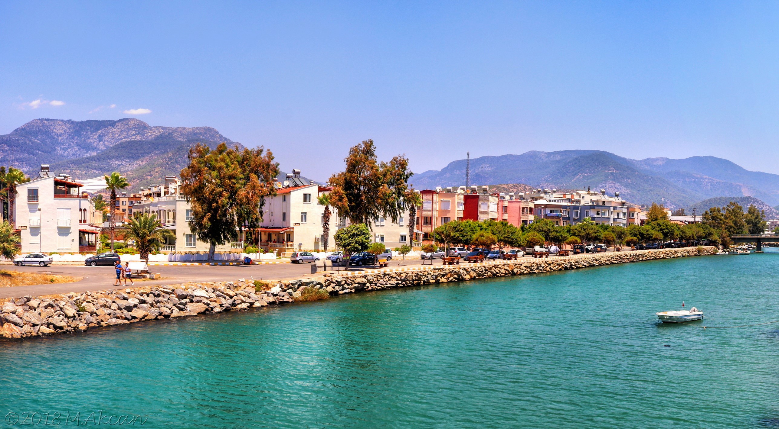 Coastal town with mountains and a river in Turkey HD Wallpaper