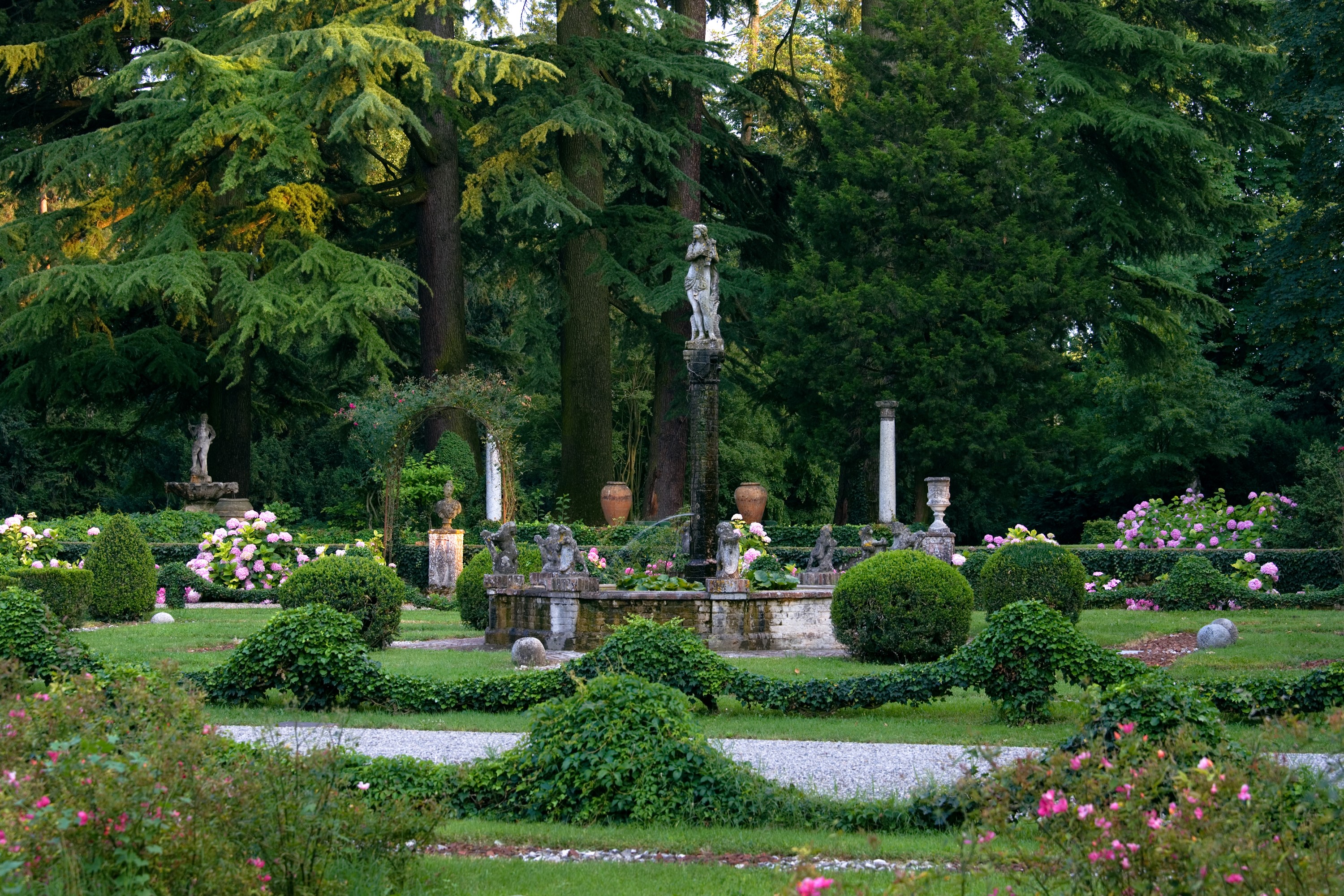 Italian garden with sculptures and manicured shrubs HD Wallpaper