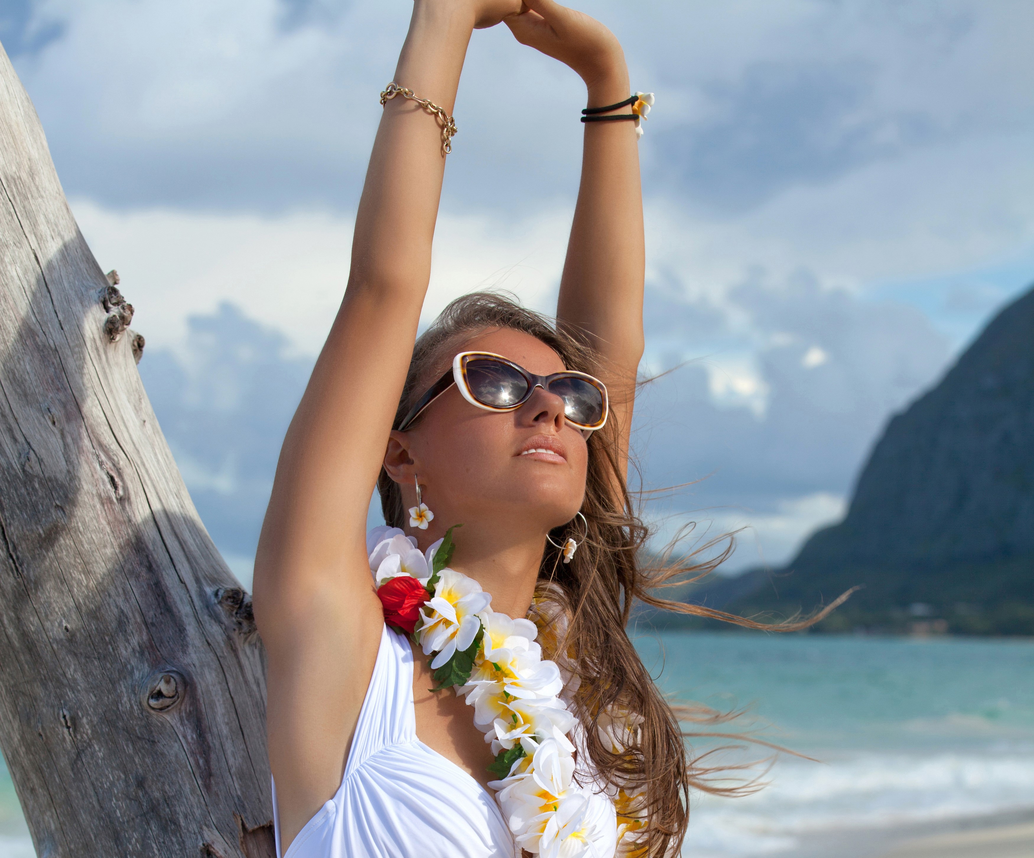 Woman with lei and sunglasses on beach HD Wallpaper