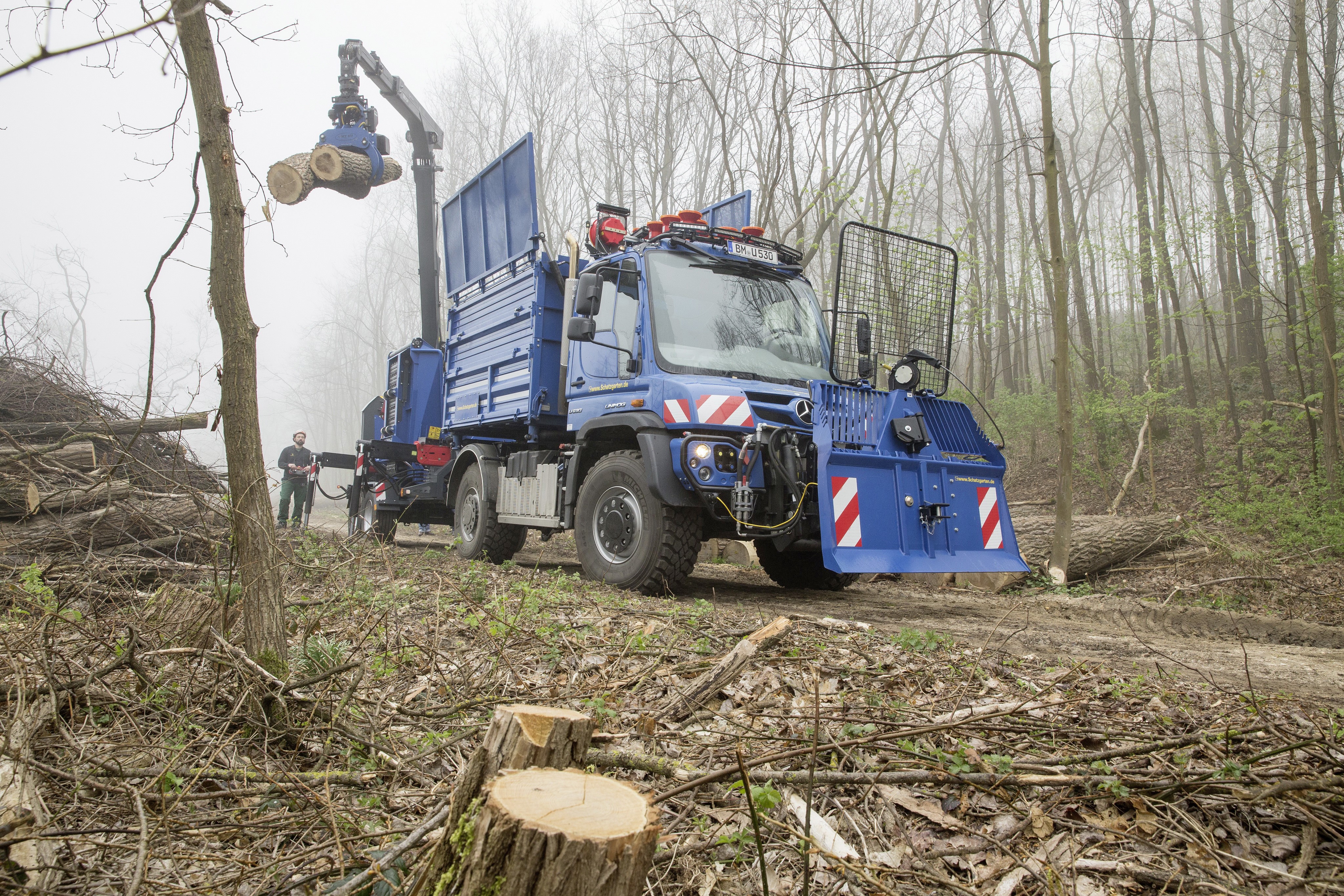 Mercedes-Benz Unimog U530 Forwarder in Forest HD Wallpaper
