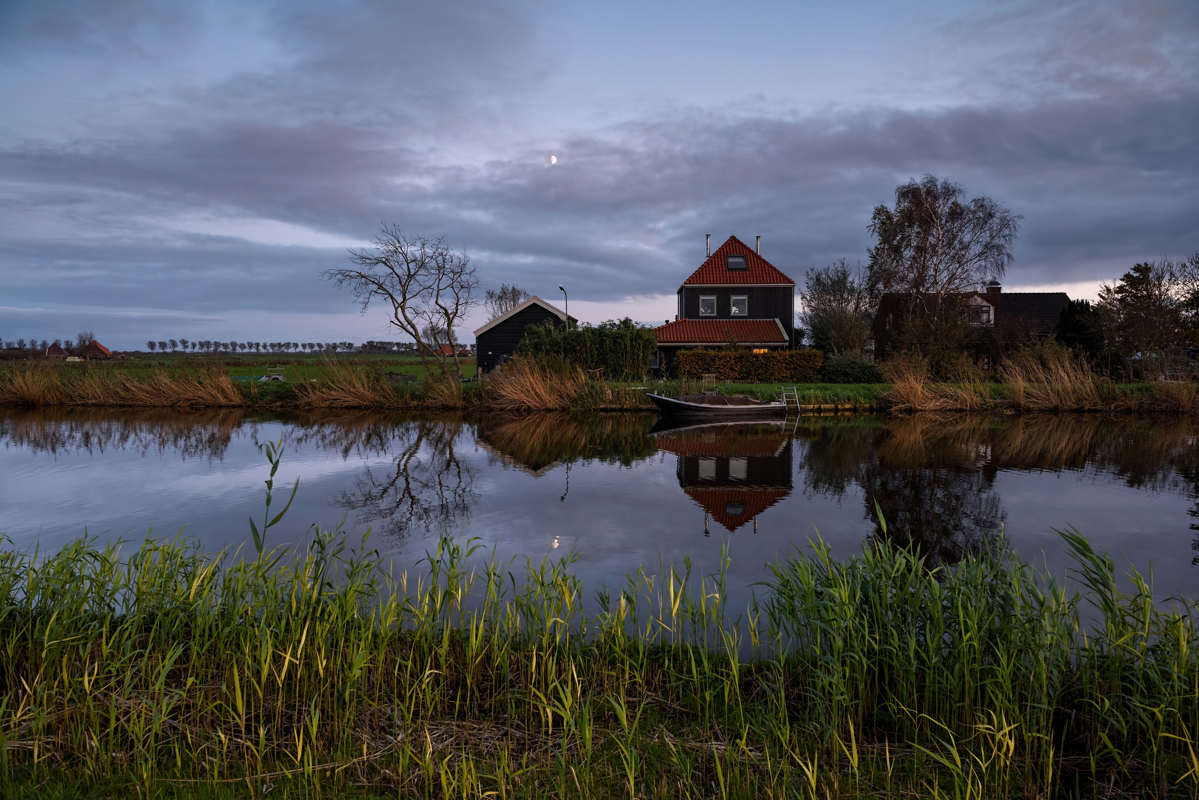 Houses and river at dusk in Spijkerboor, Netherlands HD Wallpaper