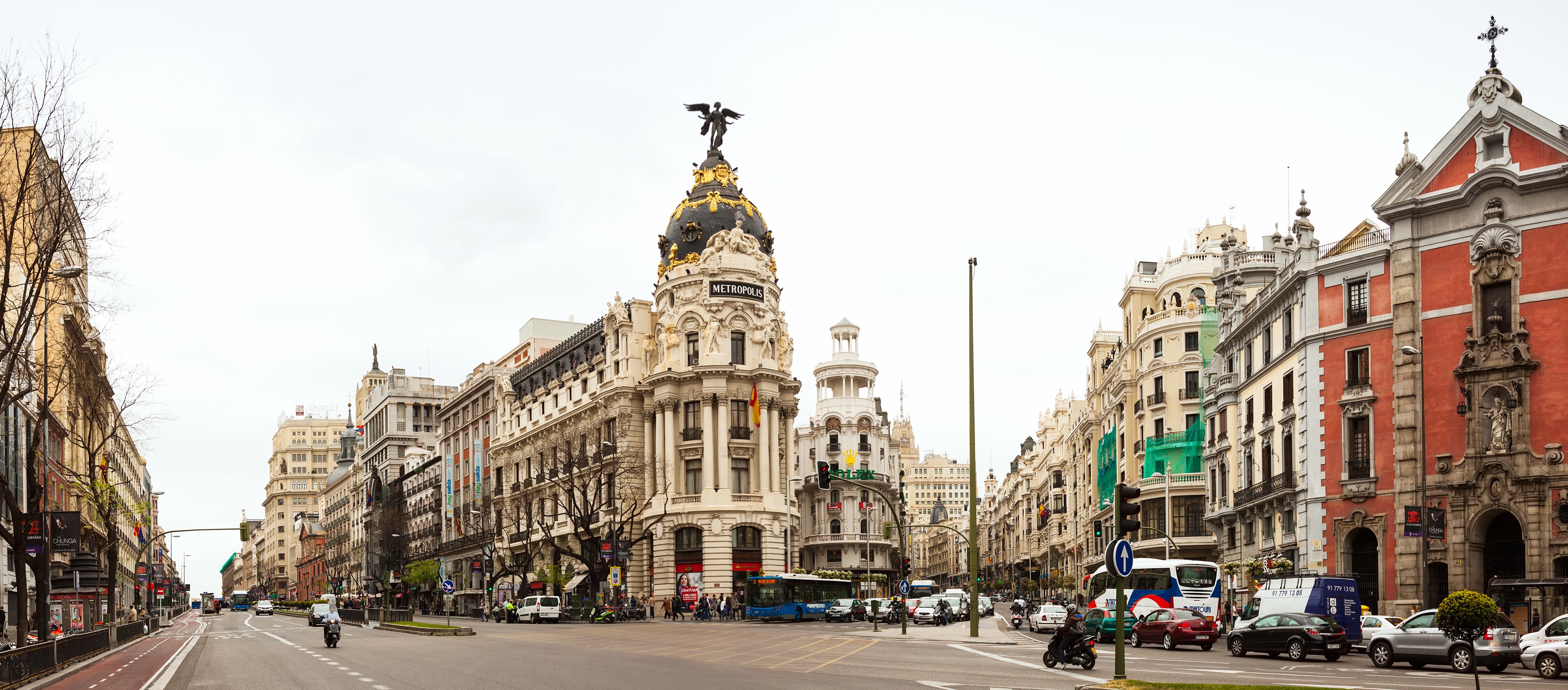 Metropolis Building on Gran Vía, Madrid, Spain HD Wallpaper