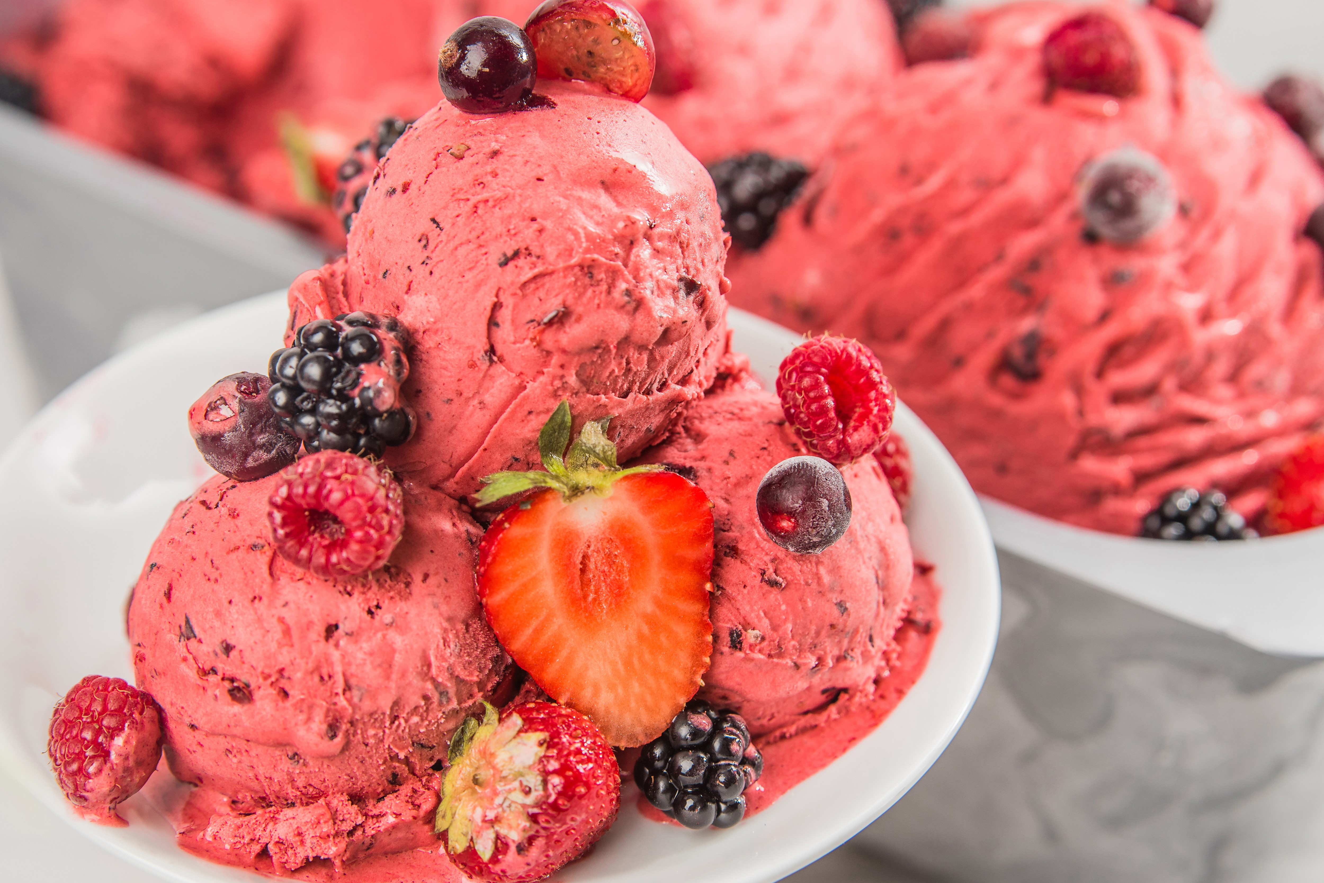 Berry Ice Cream with Fresh Berries HD Wallpaper
