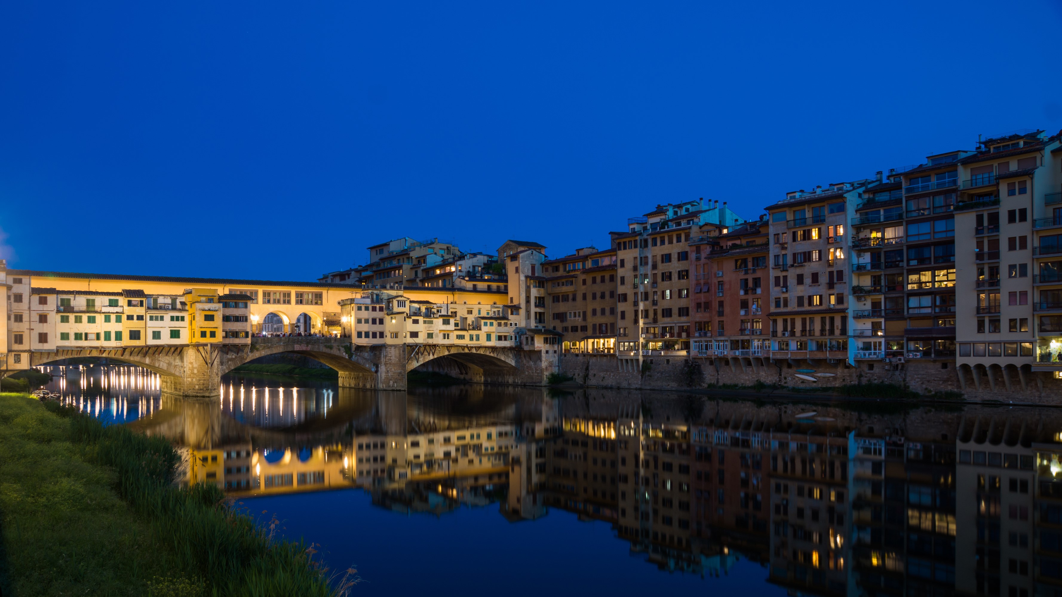 Ponte Vecchio bridge in Florence at dusk HD Wallpaper