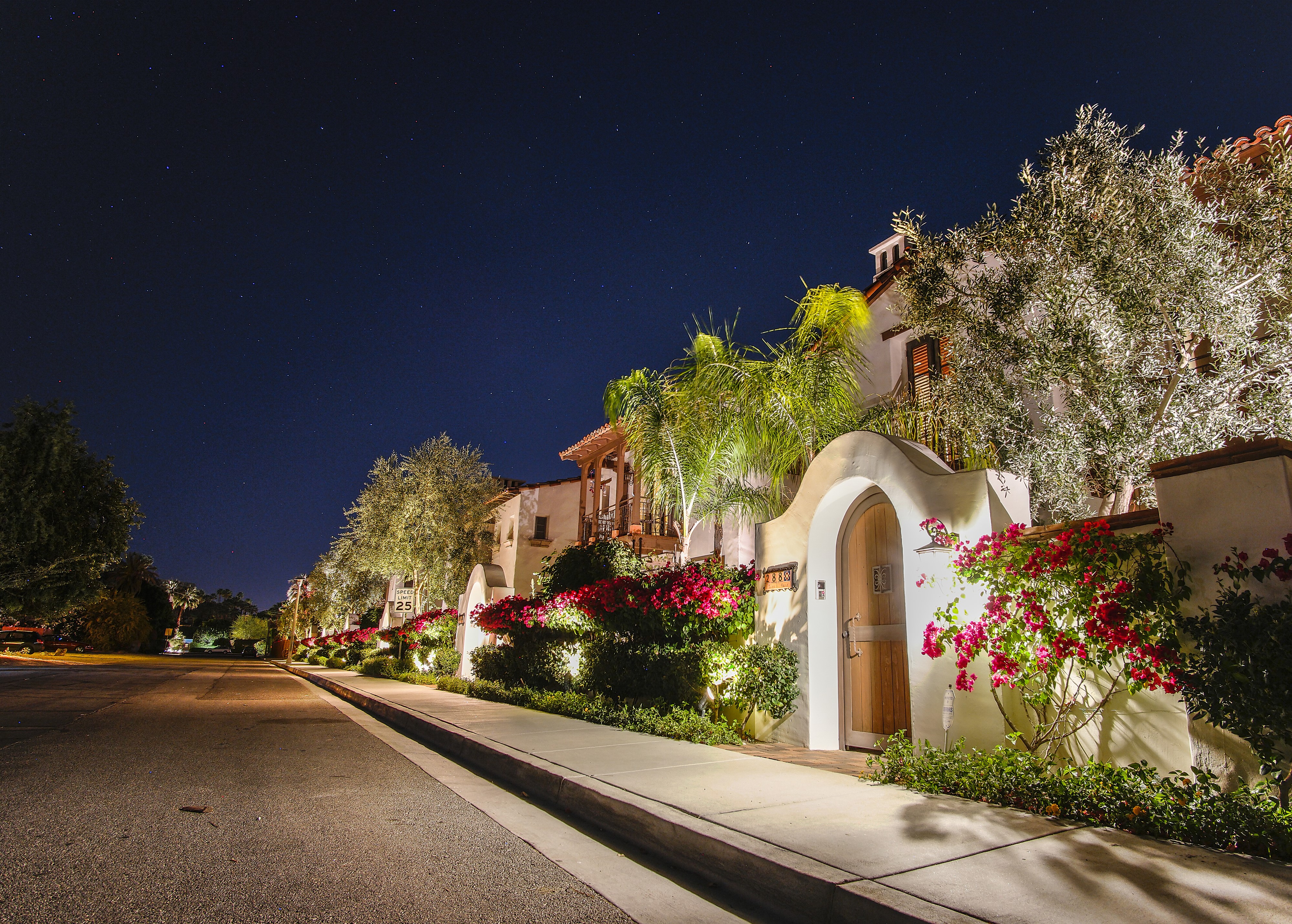 Houses on a street at night in Anaheim, USA HD Wallpaper