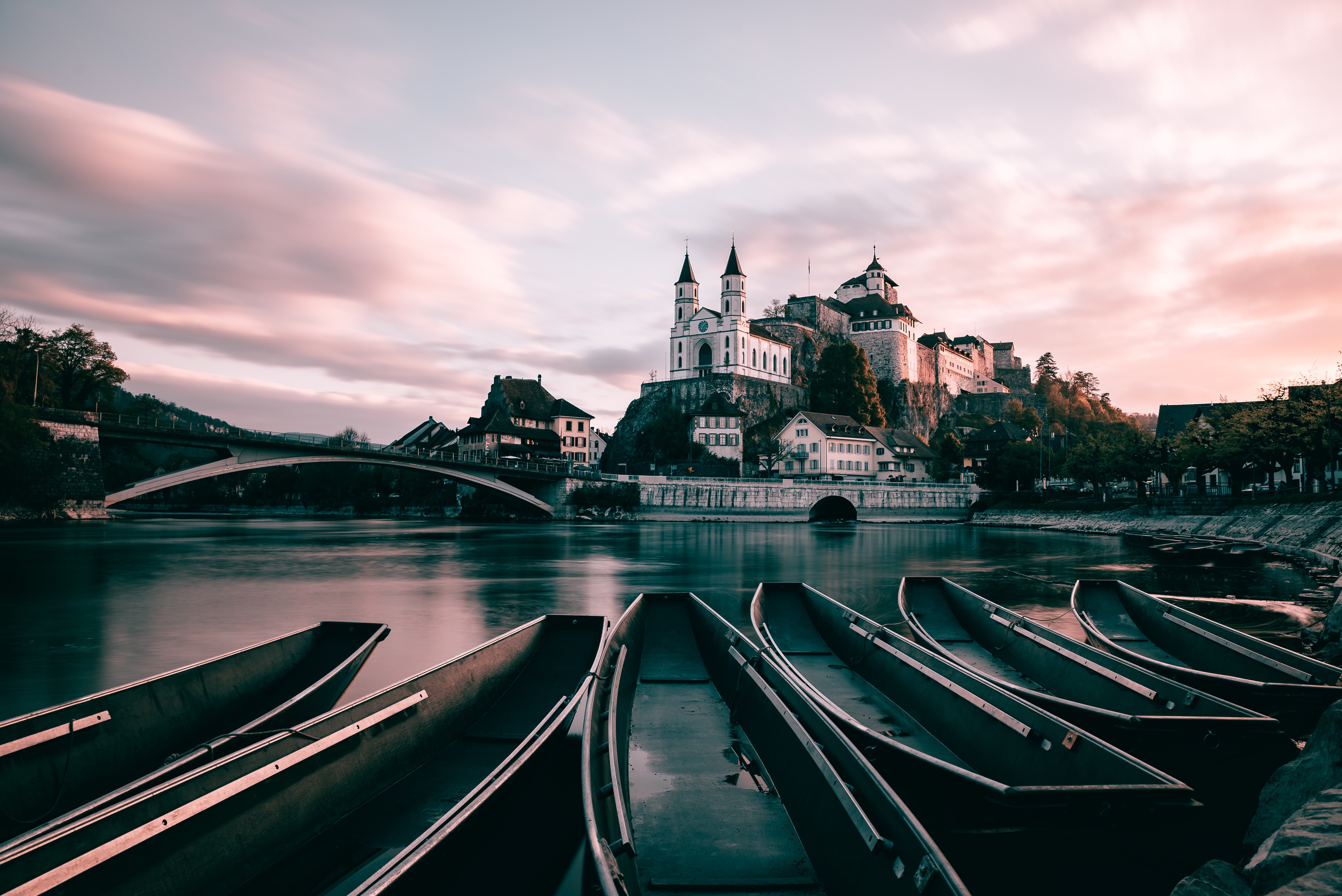 Boats on a river with Aarburg Castle in the background HD Wallpaper