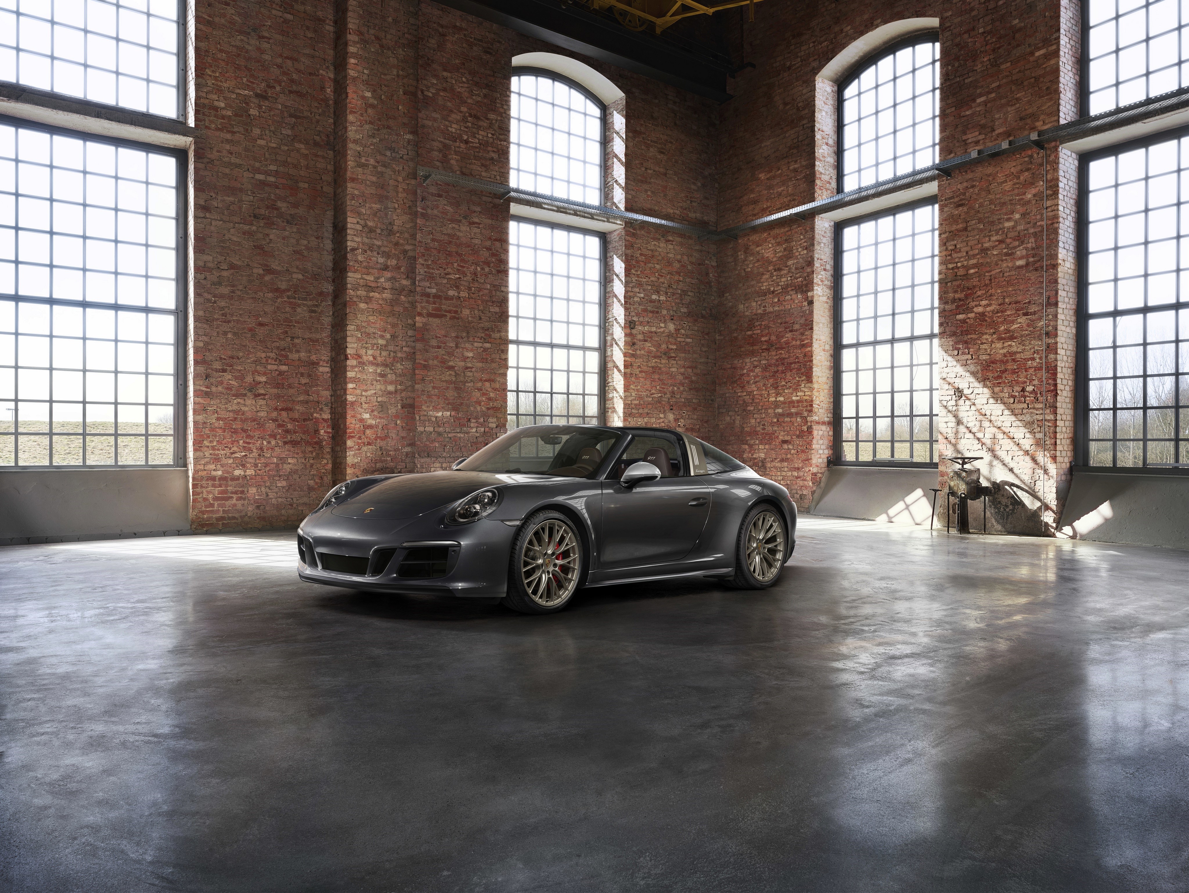 Porsche 911 Targa 4 GTS Exclusive Manufaktur Edition HD Wallpaper