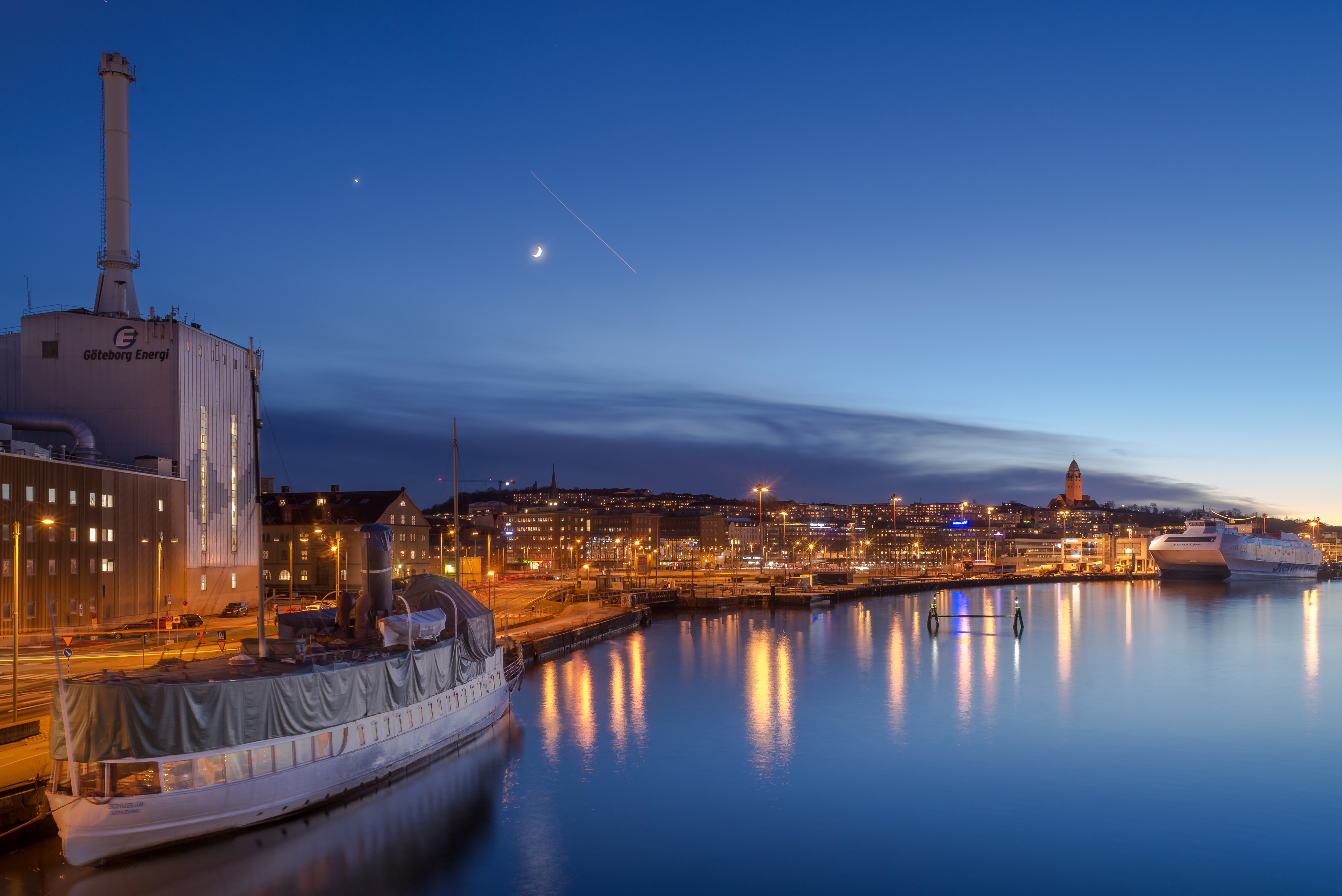 Gothenburg Energy plant and harbor at dusk, Sweden HD Wallpaper