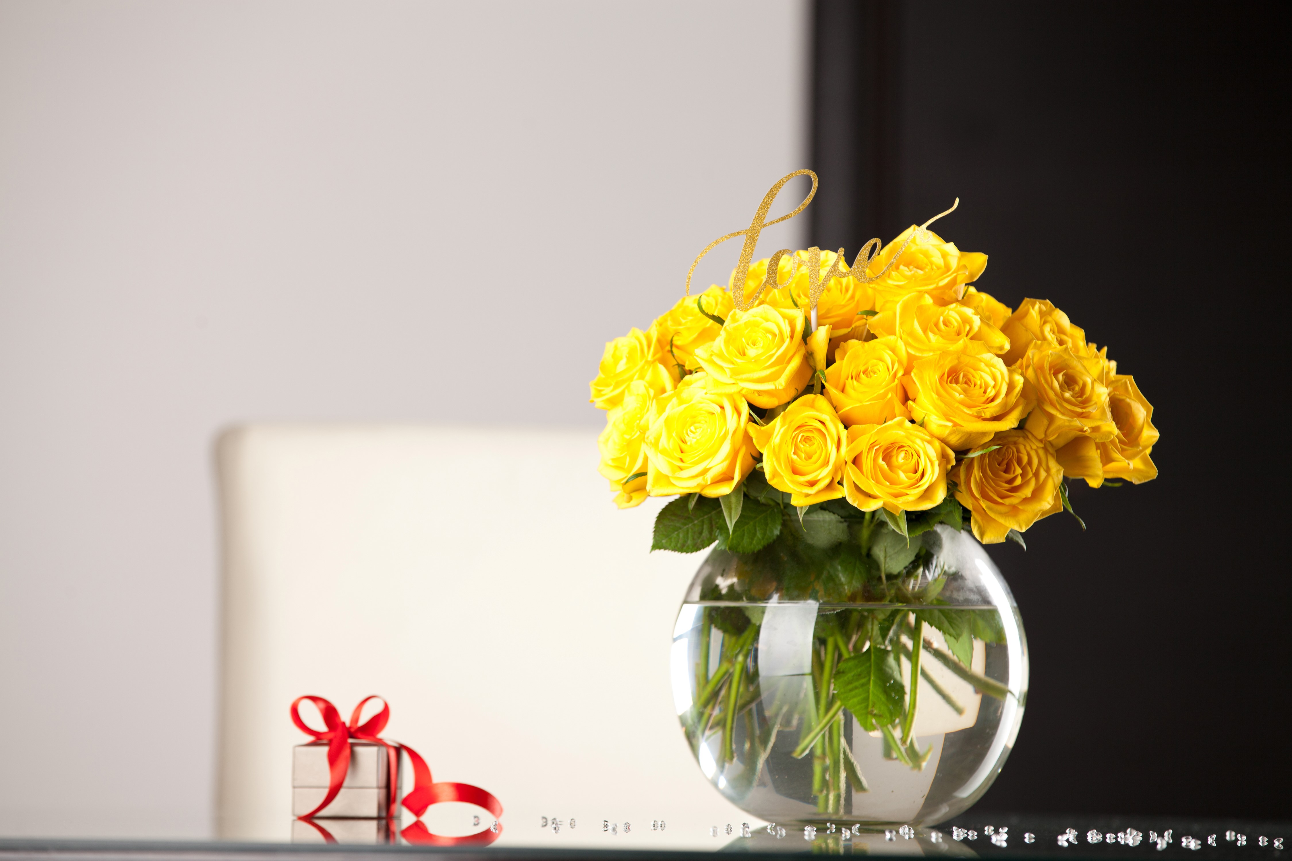 Yellow Roses in a Vase with Gift HD Wallpaper
