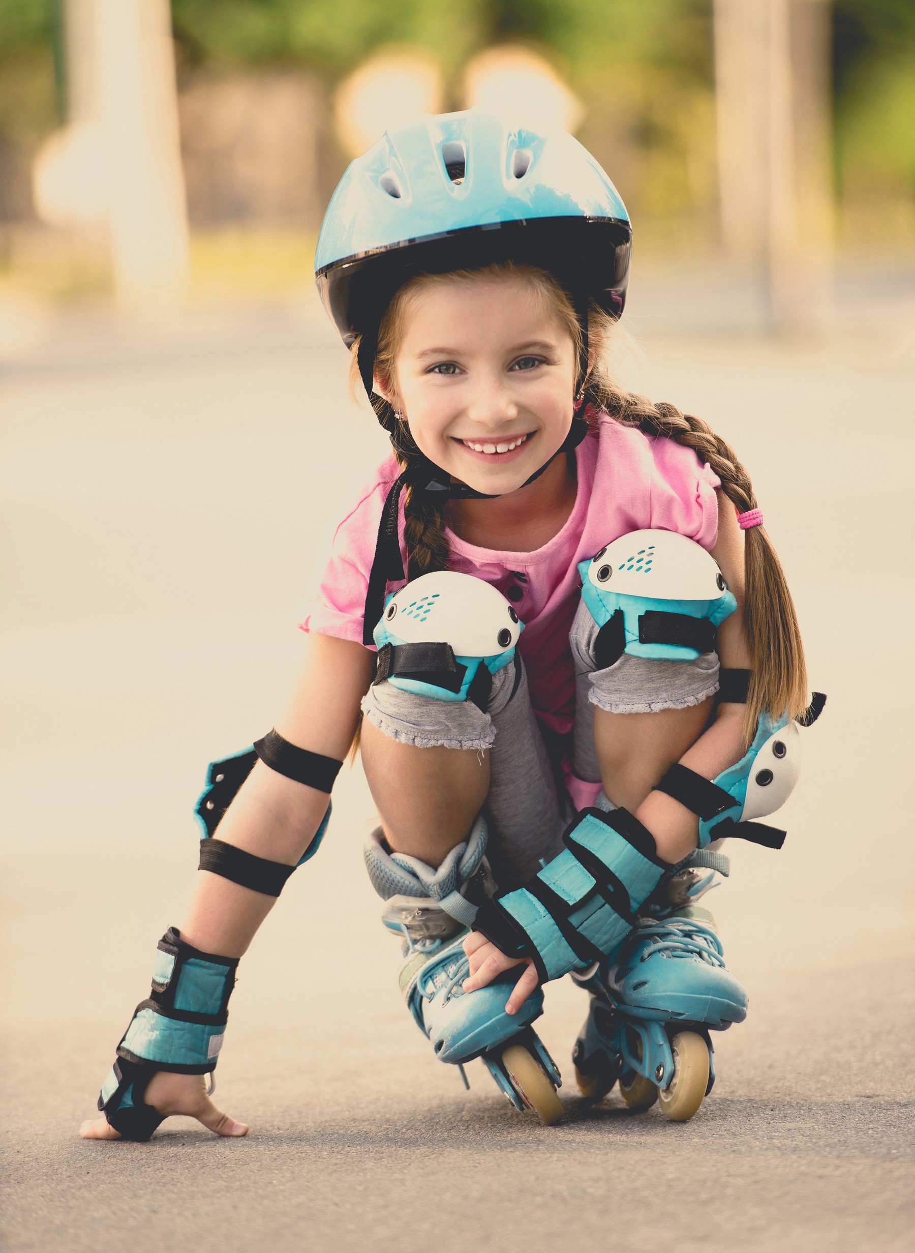 Girl in helmet and roller skates smiling HD Phone Wallpaper