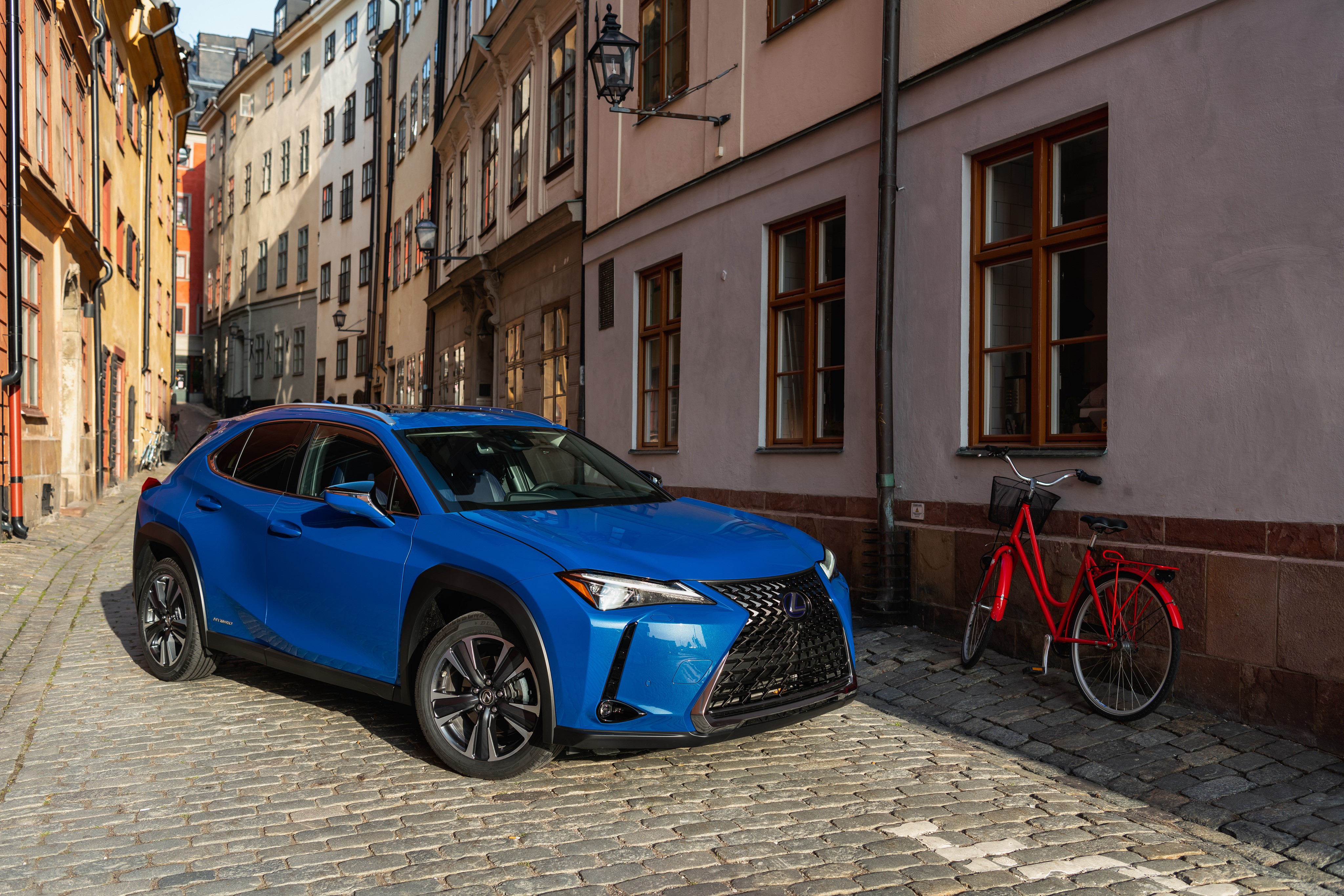 4K 2019 Lexus UX 250h in a European street HD Wallpaper