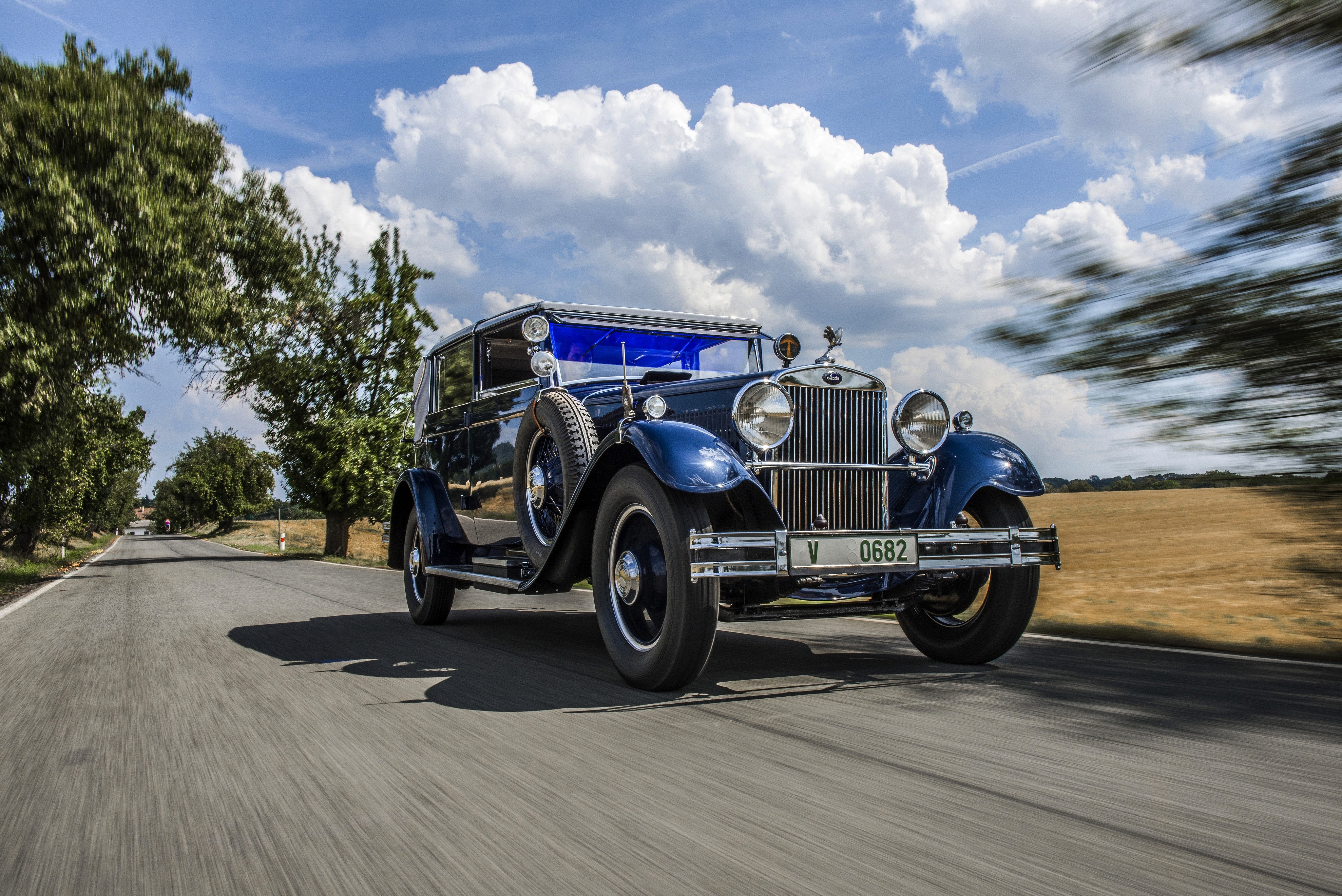 4K Blue 1932 Skoda 860 Cabriolet in Motion HD Wallpaper