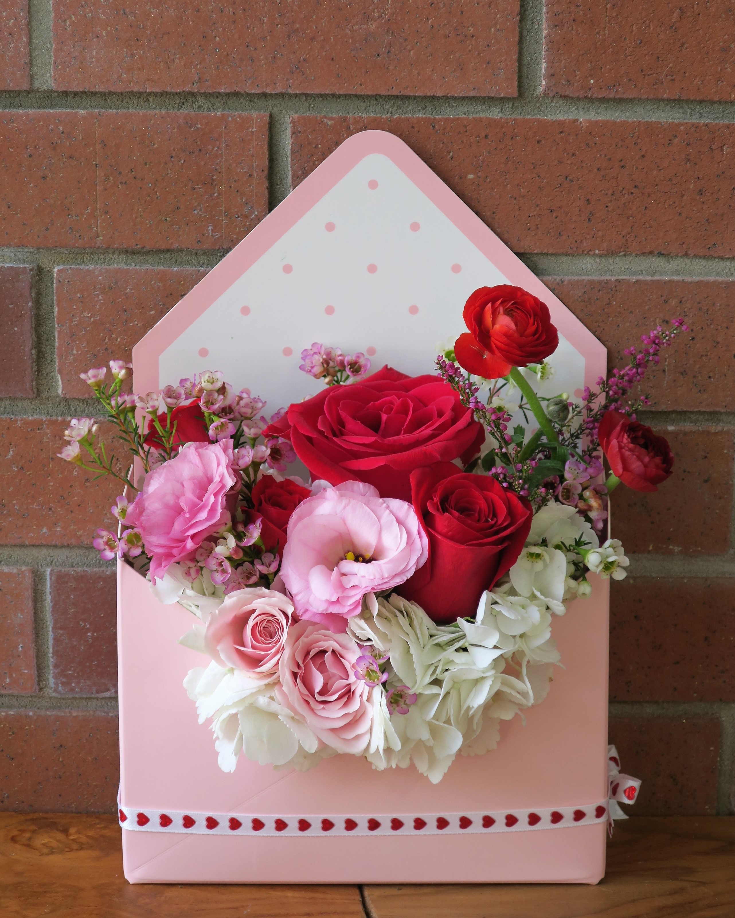 Pink envelope flower arrangement with roses and hydrangeas HD Phone Wallpaper