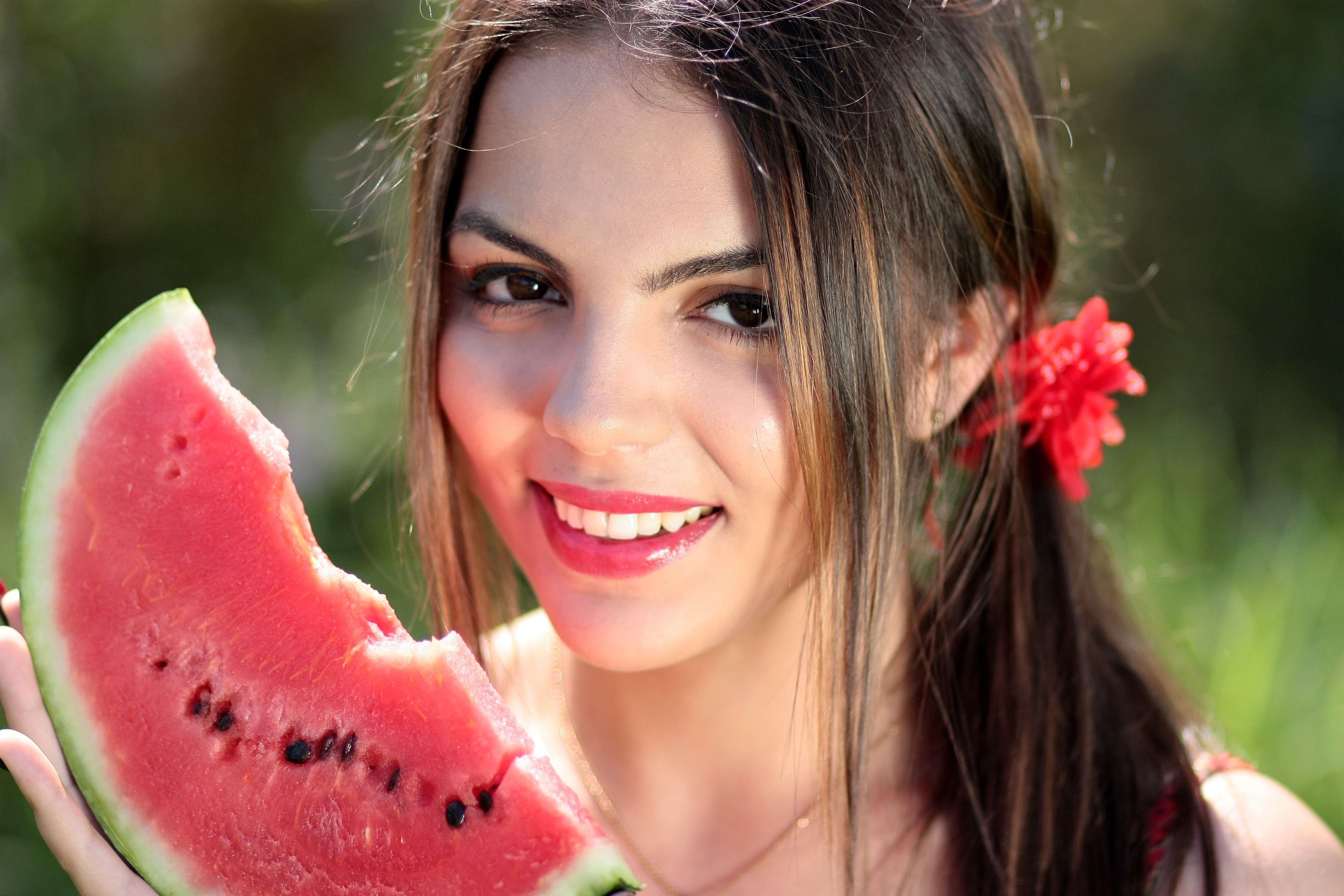 Woman with watermelon slice HD Wallpaper