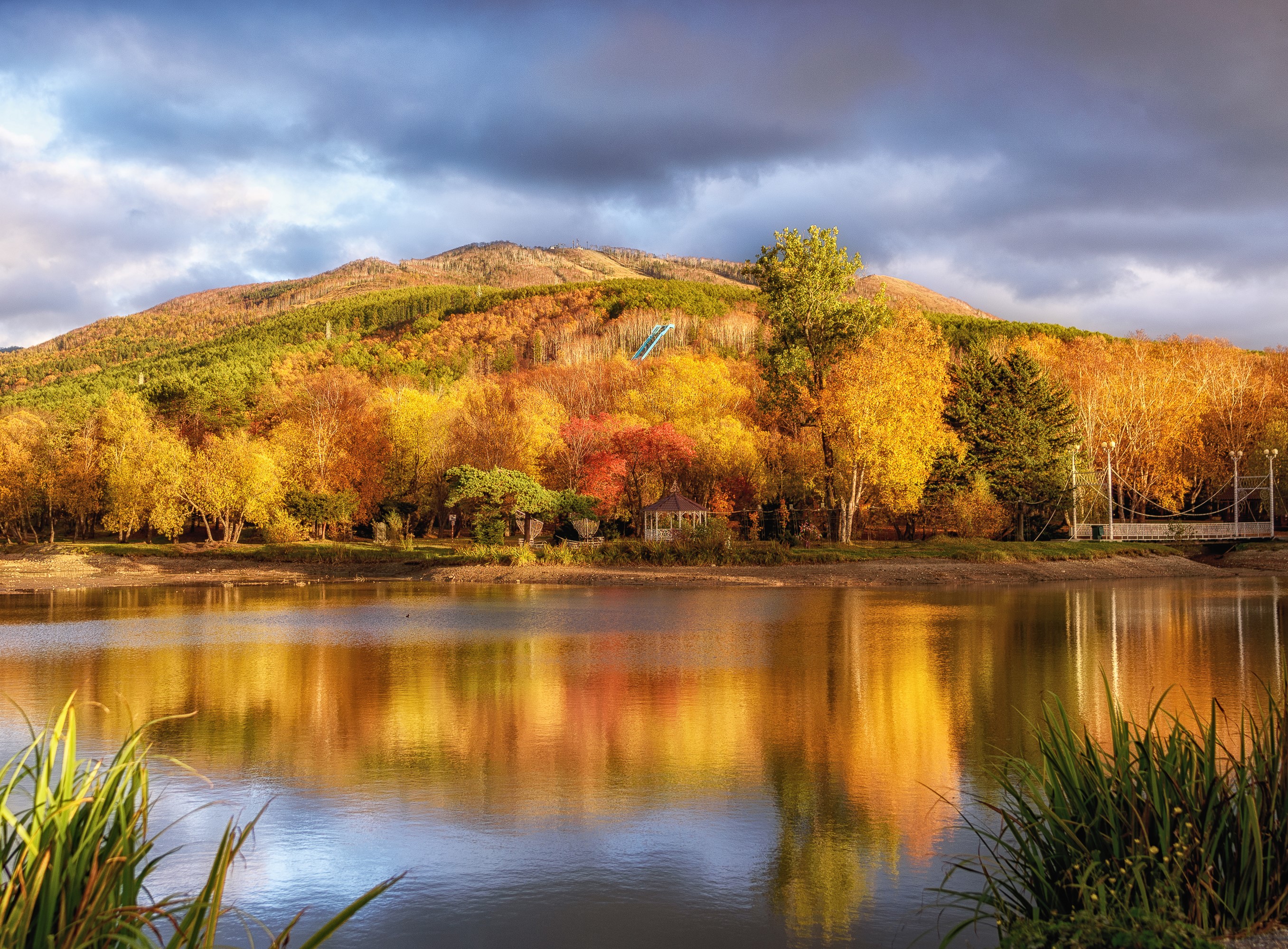 Autumn landscape with a lake and a hill in Sakhalin, Russia HD Wallpaper