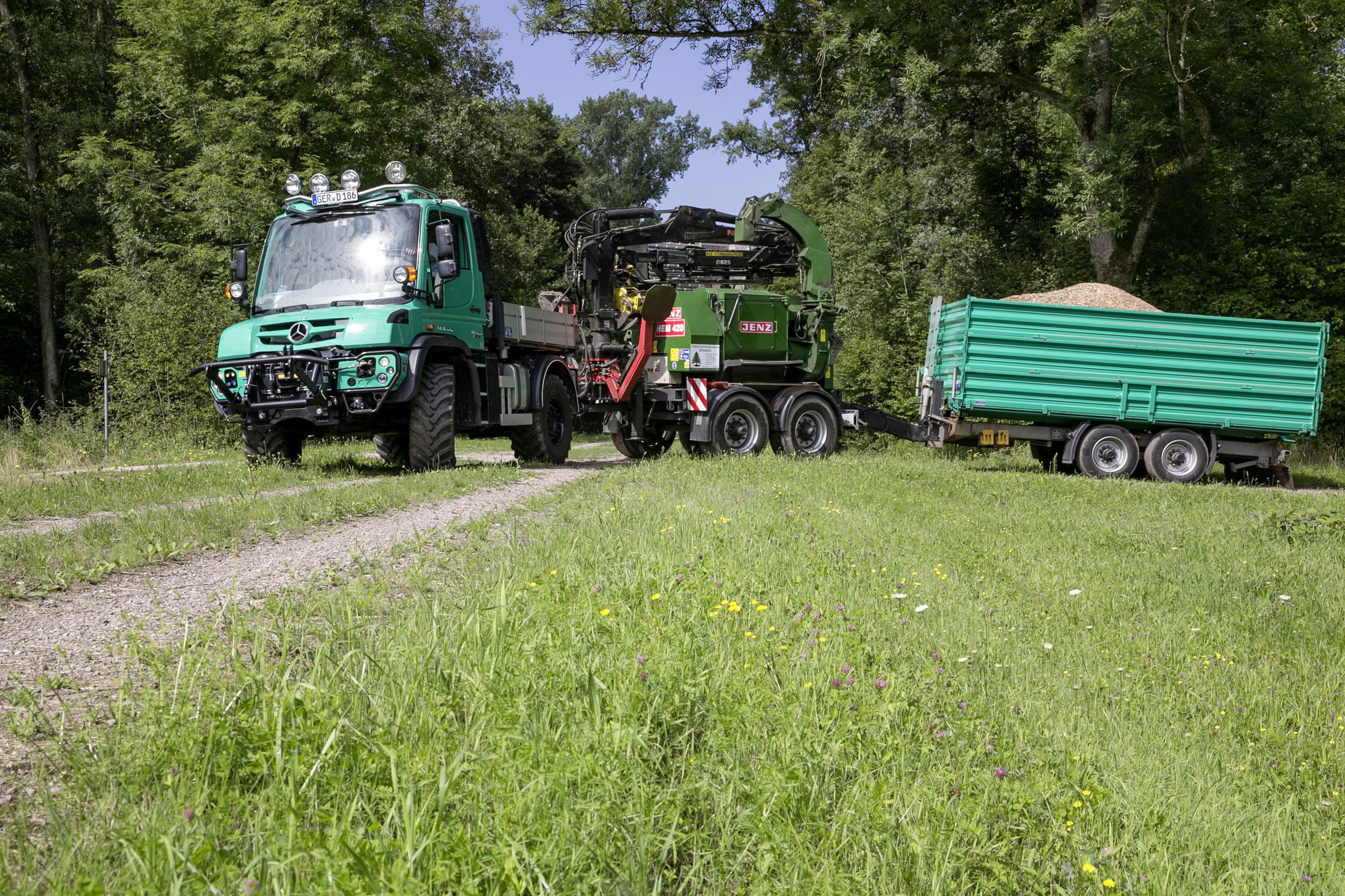 Mercedes-Benz Unimog U430 with wood chipper and trailer HD Wallpaper