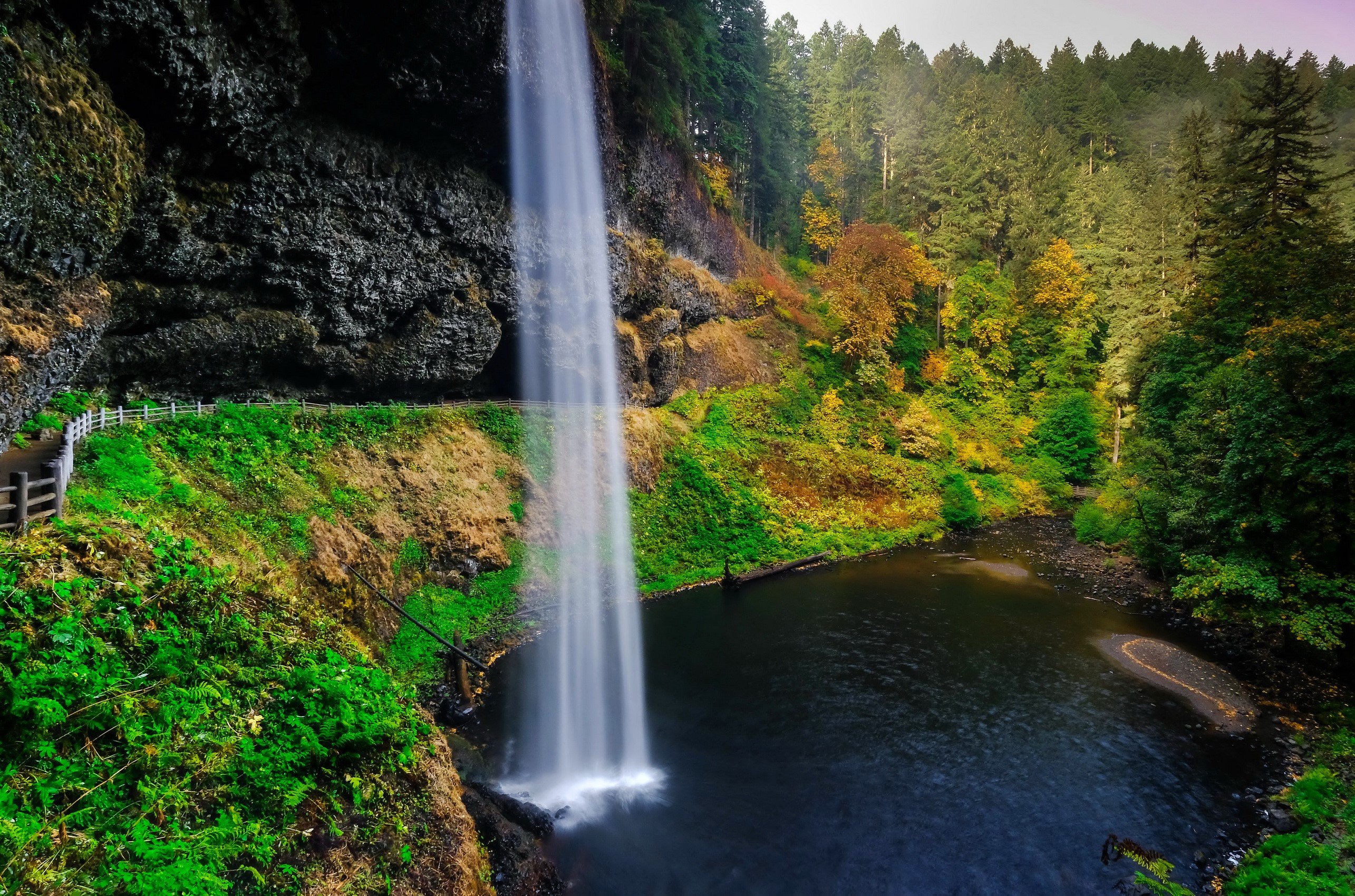 Waterfall in Oregon Forest during Autumn HD Wallpaper