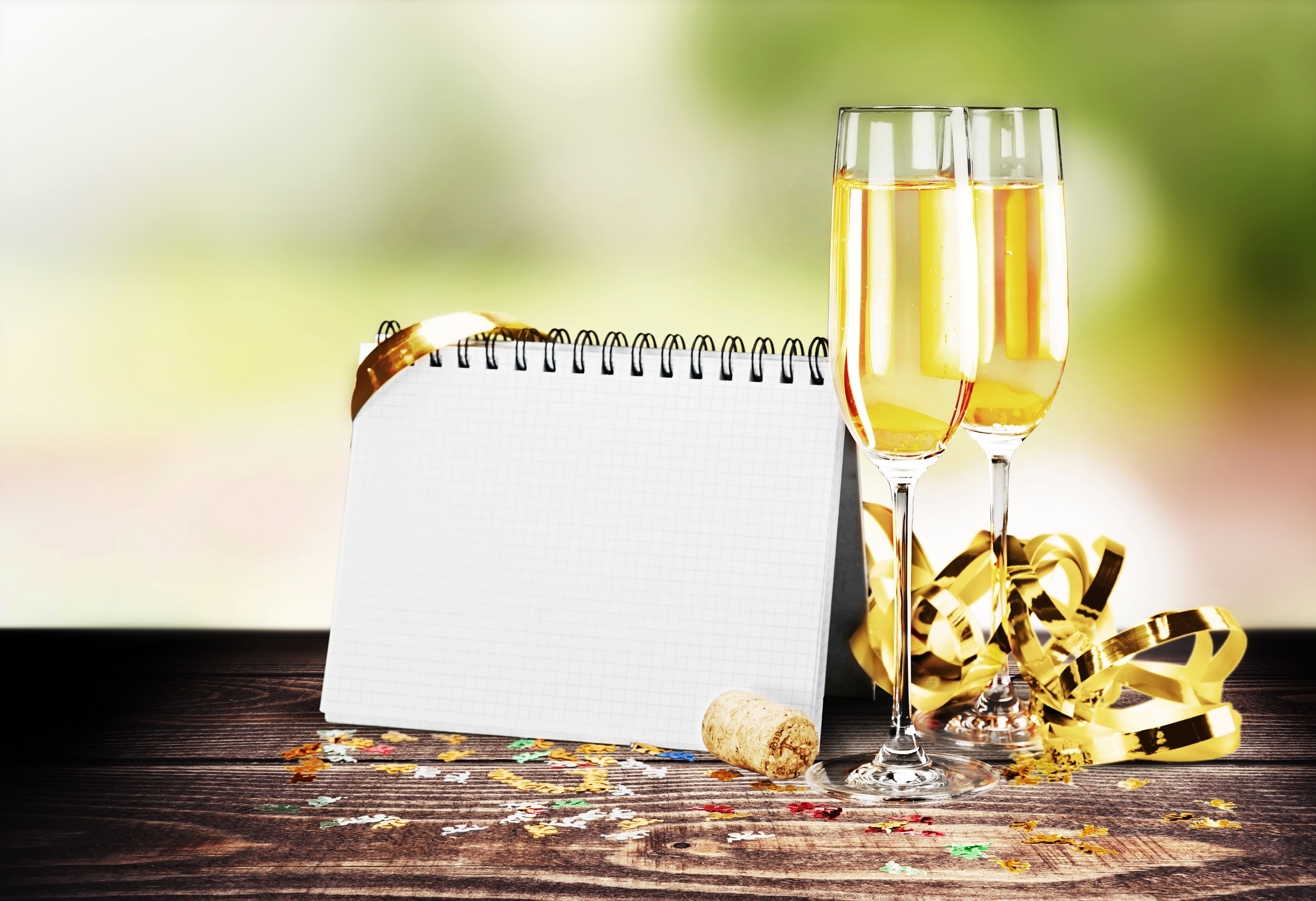 Champagne glasses and notepad with confetti HD Wallpaper