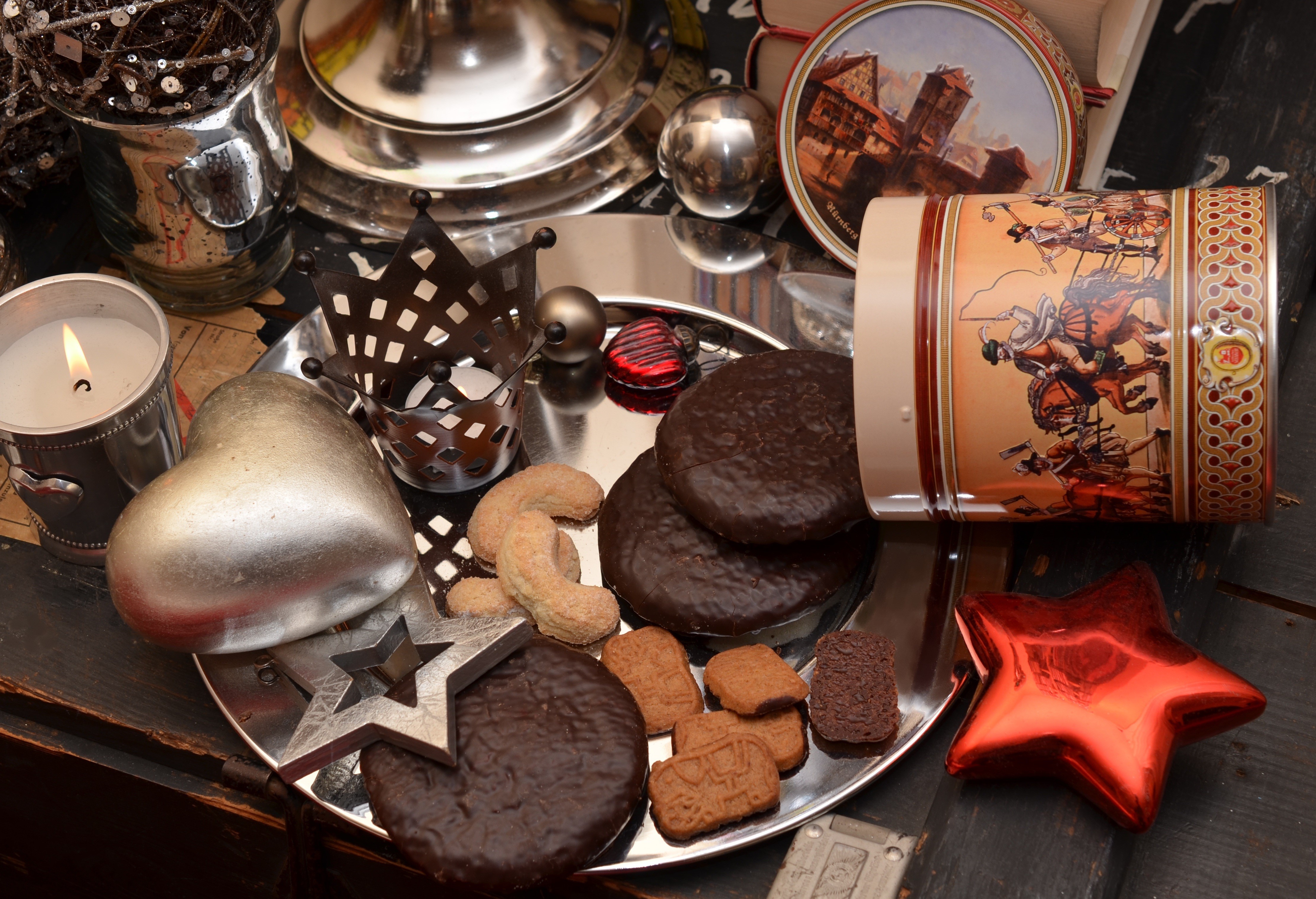 Christmas cookies and decorations on a tray HD Wallpaper