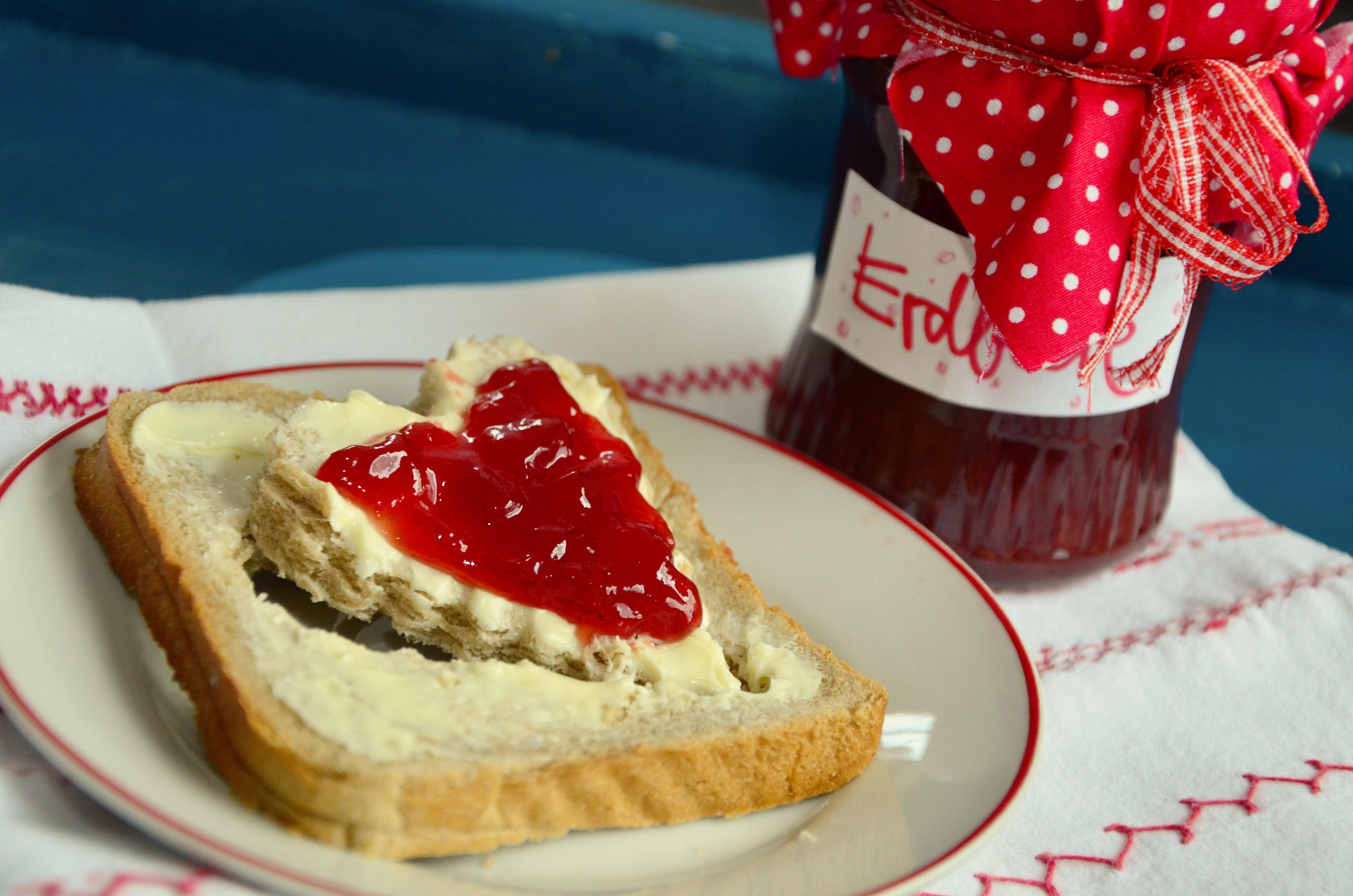 Bread with Butter and Jam in Heart Shape HD Wallpaper