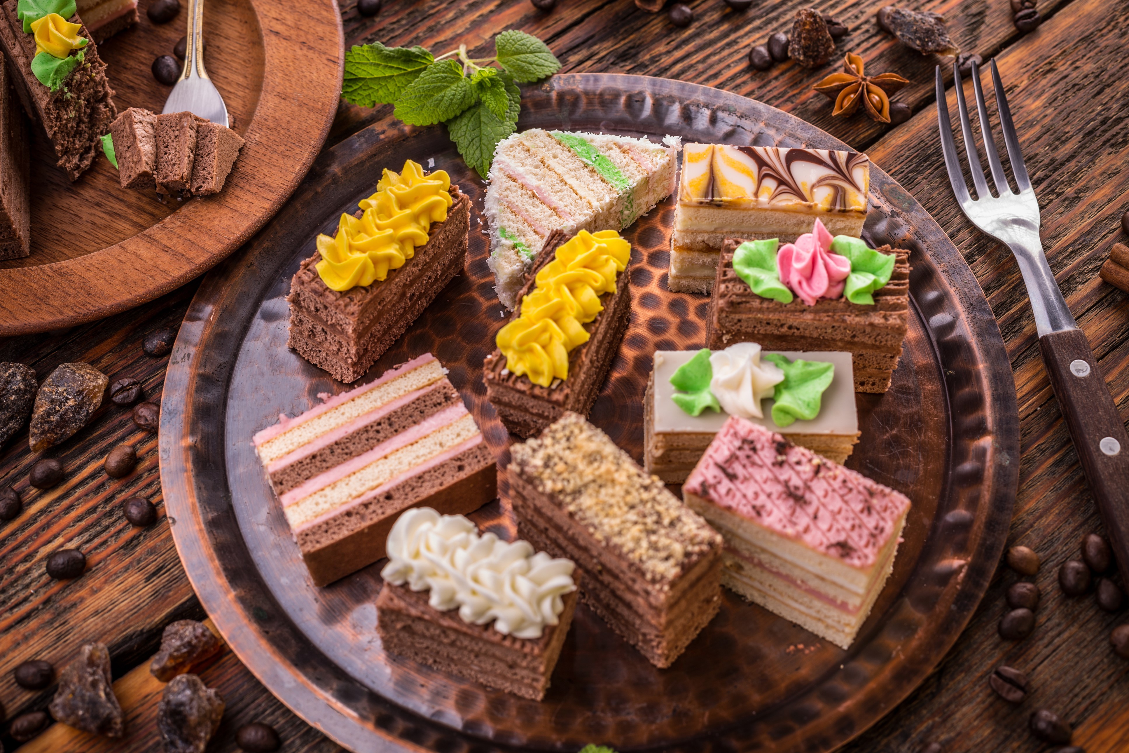 Assortment of little cakes on a tray HD Wallpaper