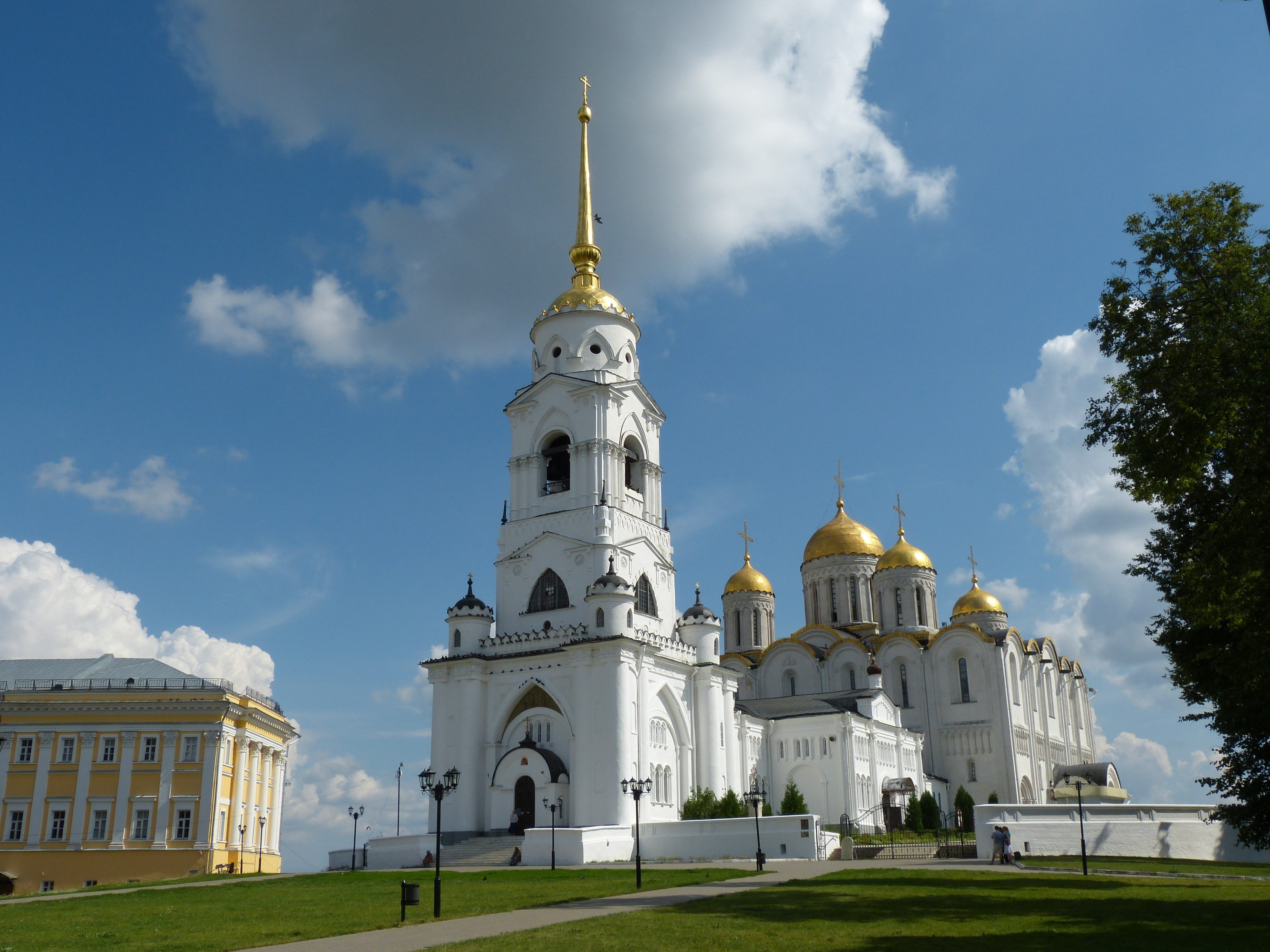 Dormition Cathedral in Vladimir, Russia HD Wallpaper