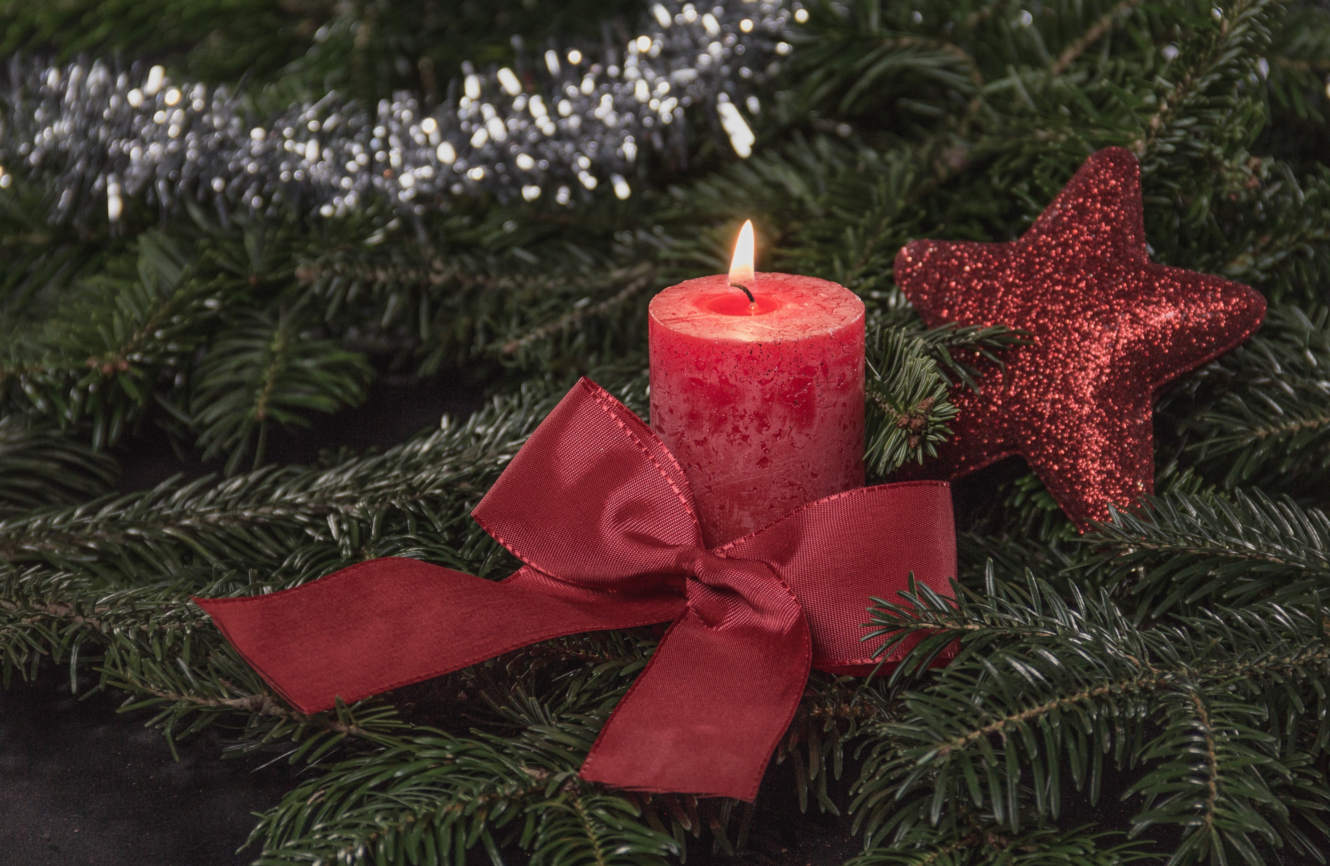 Christmas candle with bow and star decoration HD Wallpaper