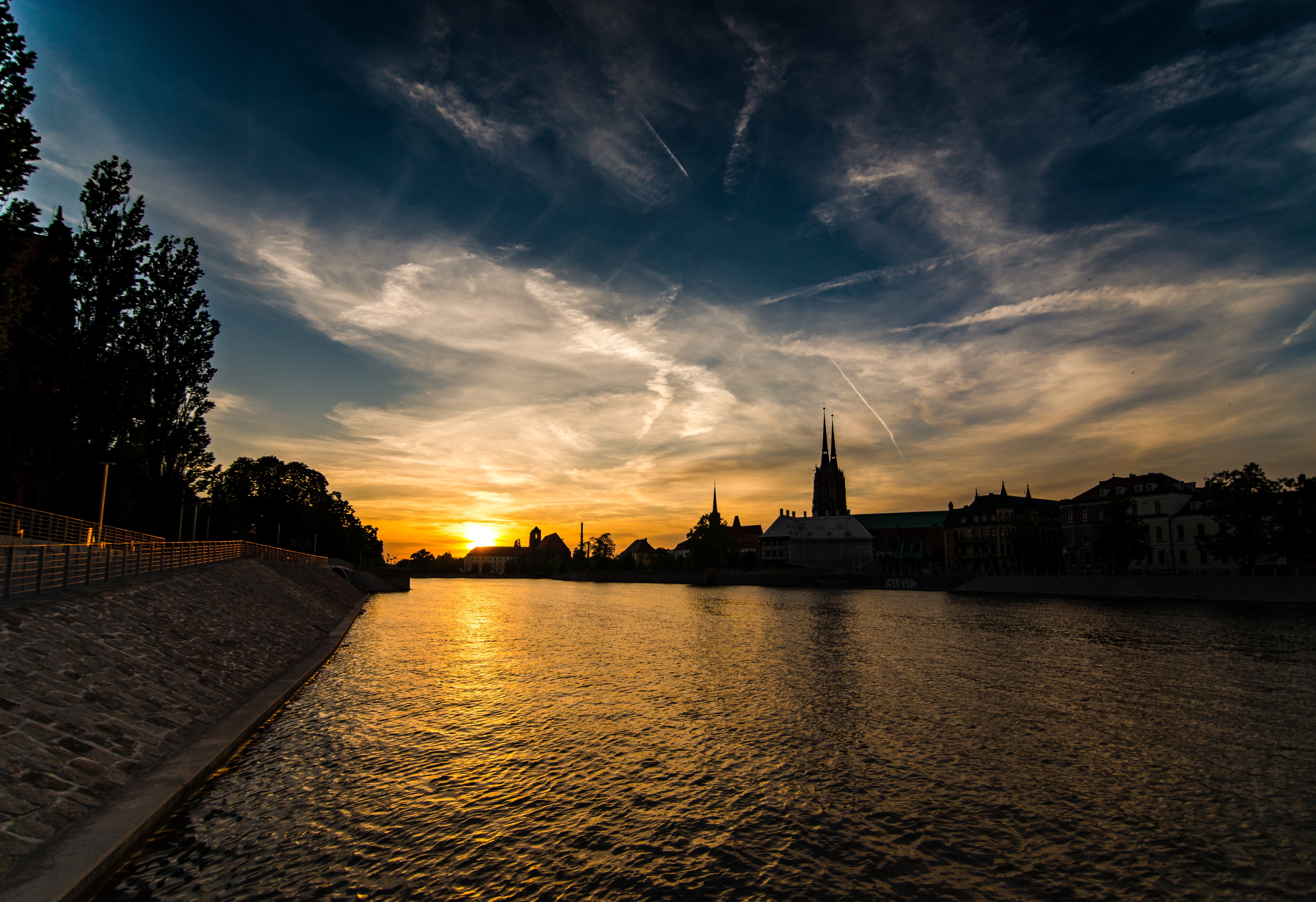 Sunset over Odra River in Wroclaw, Silesia, Poland HD Wallpaper