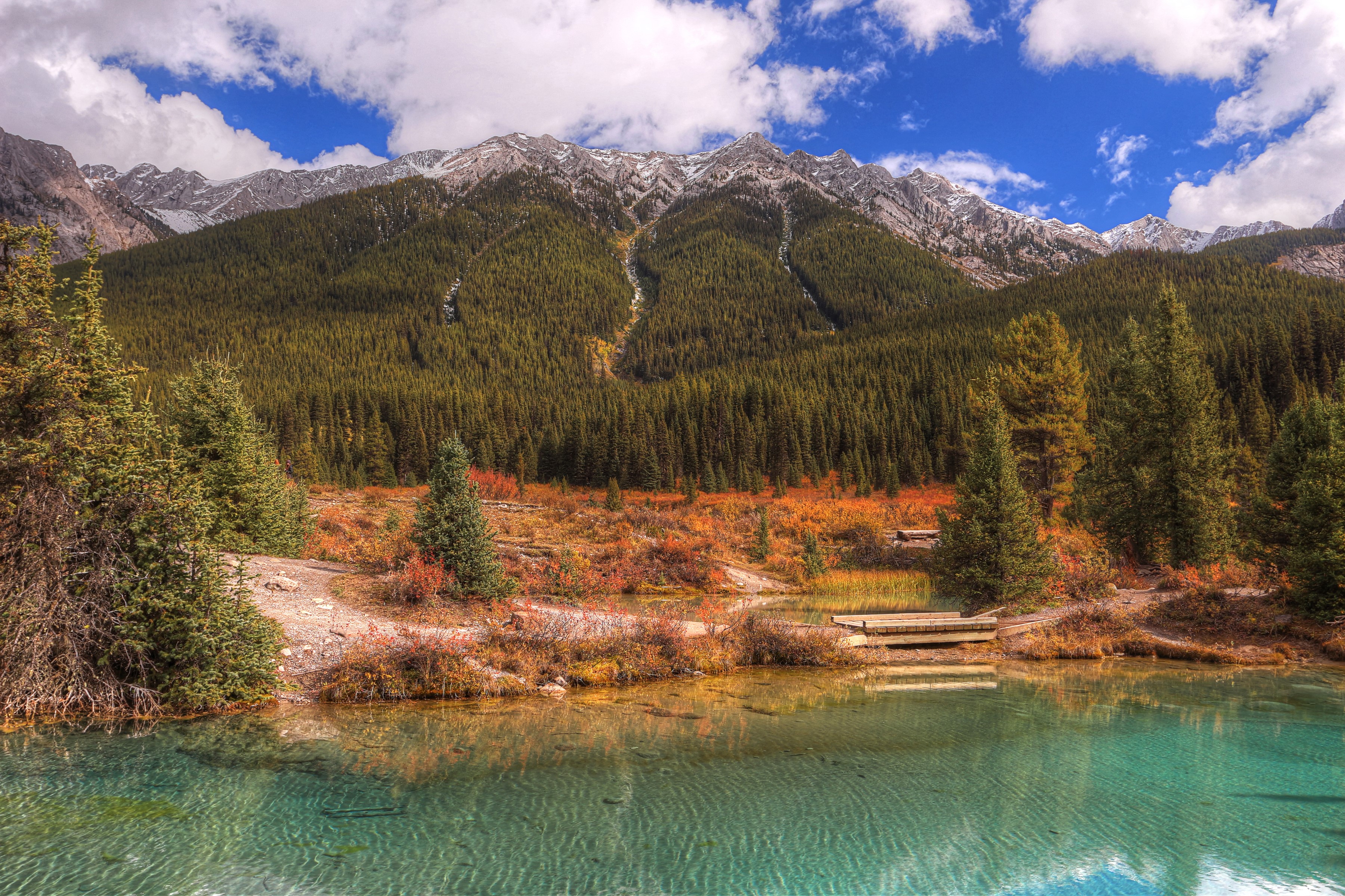 Autumn scene in Banff National Park, Canada HD Wallpaper