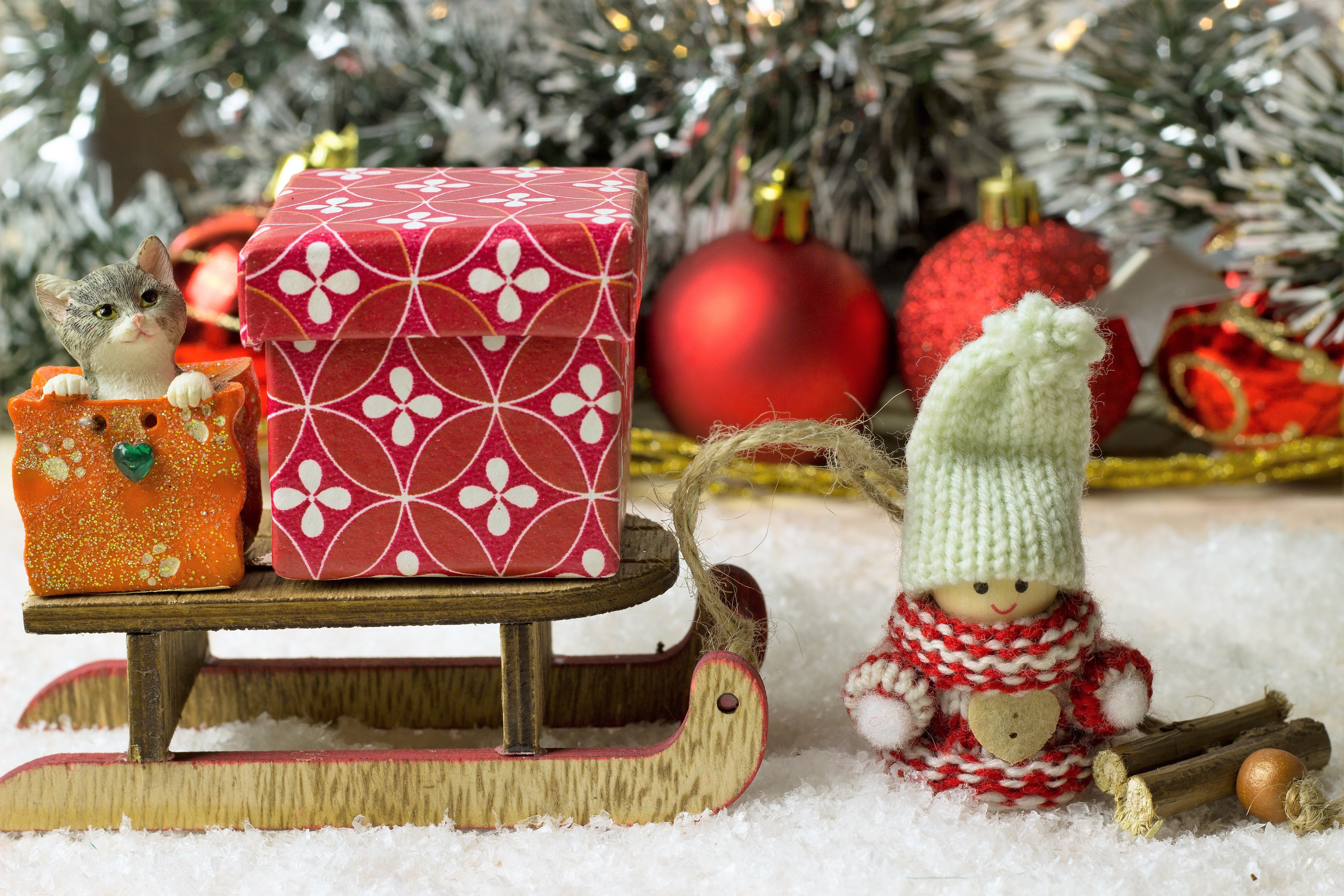 Christmas Sled with Gifts, Cat, and Doll HD Wallpaper