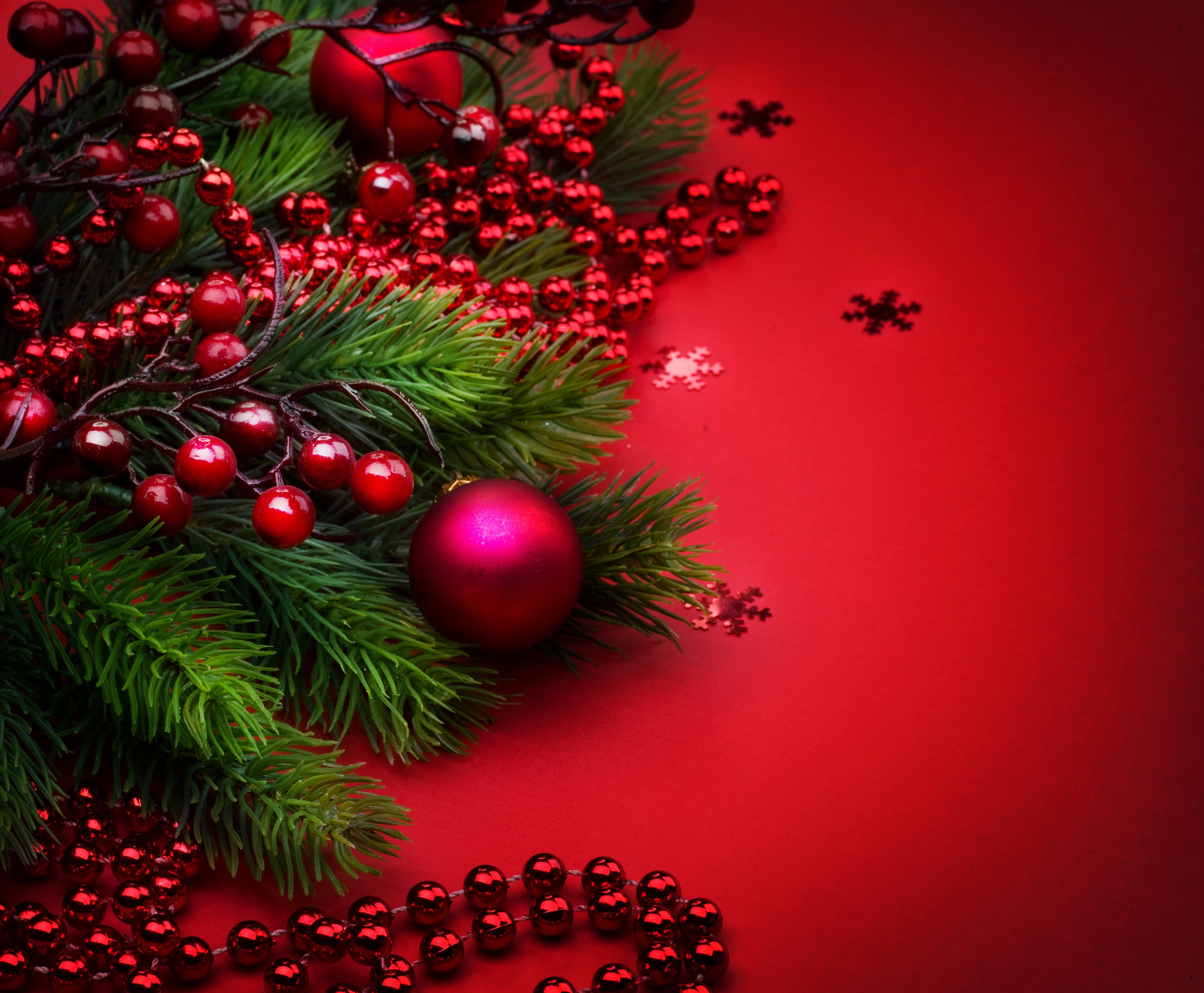 Christmas pine branches with red berries and ornaments HD Wallpaper