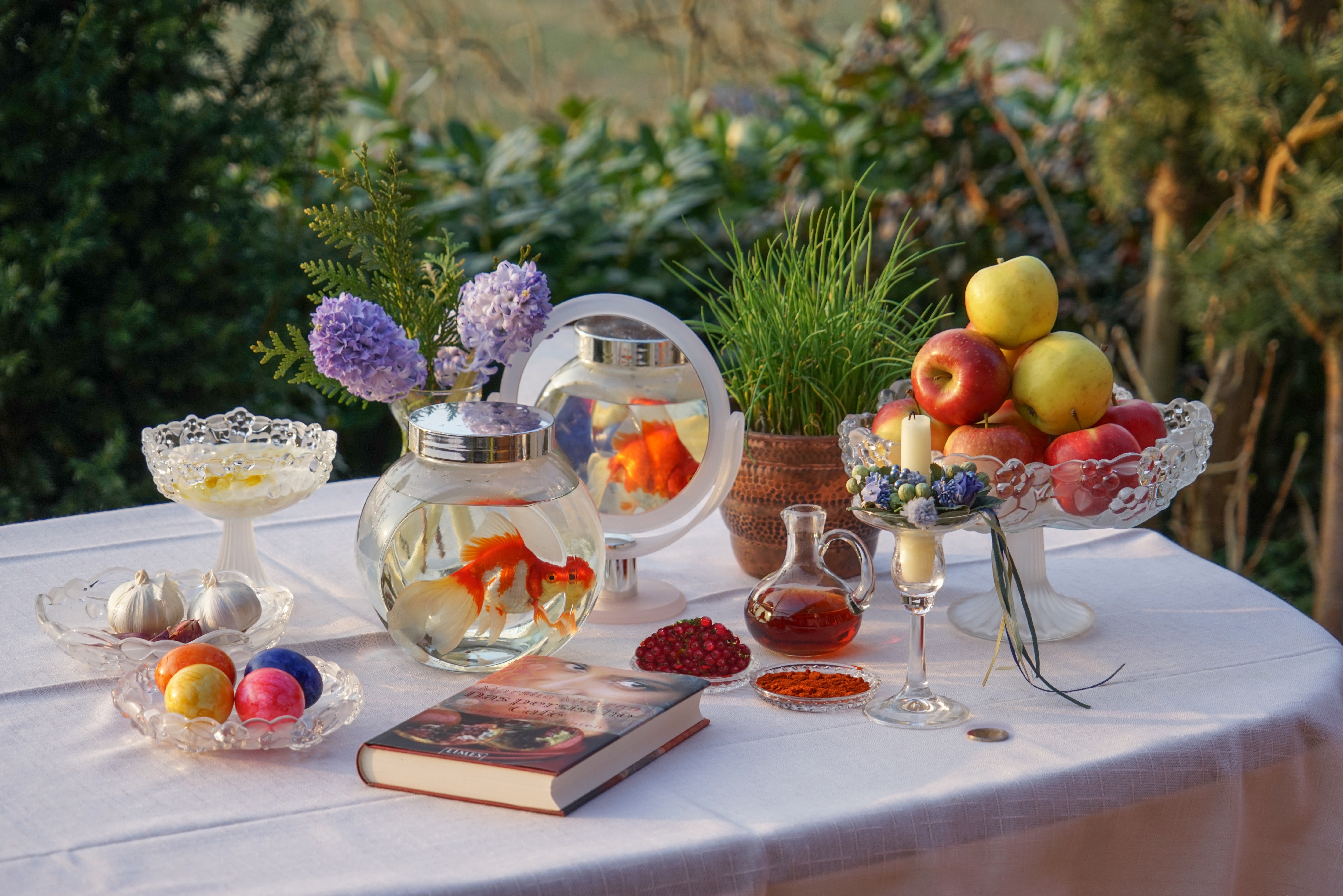 Haft-Seen table with goldfish, apples, and book HD Wallpaper