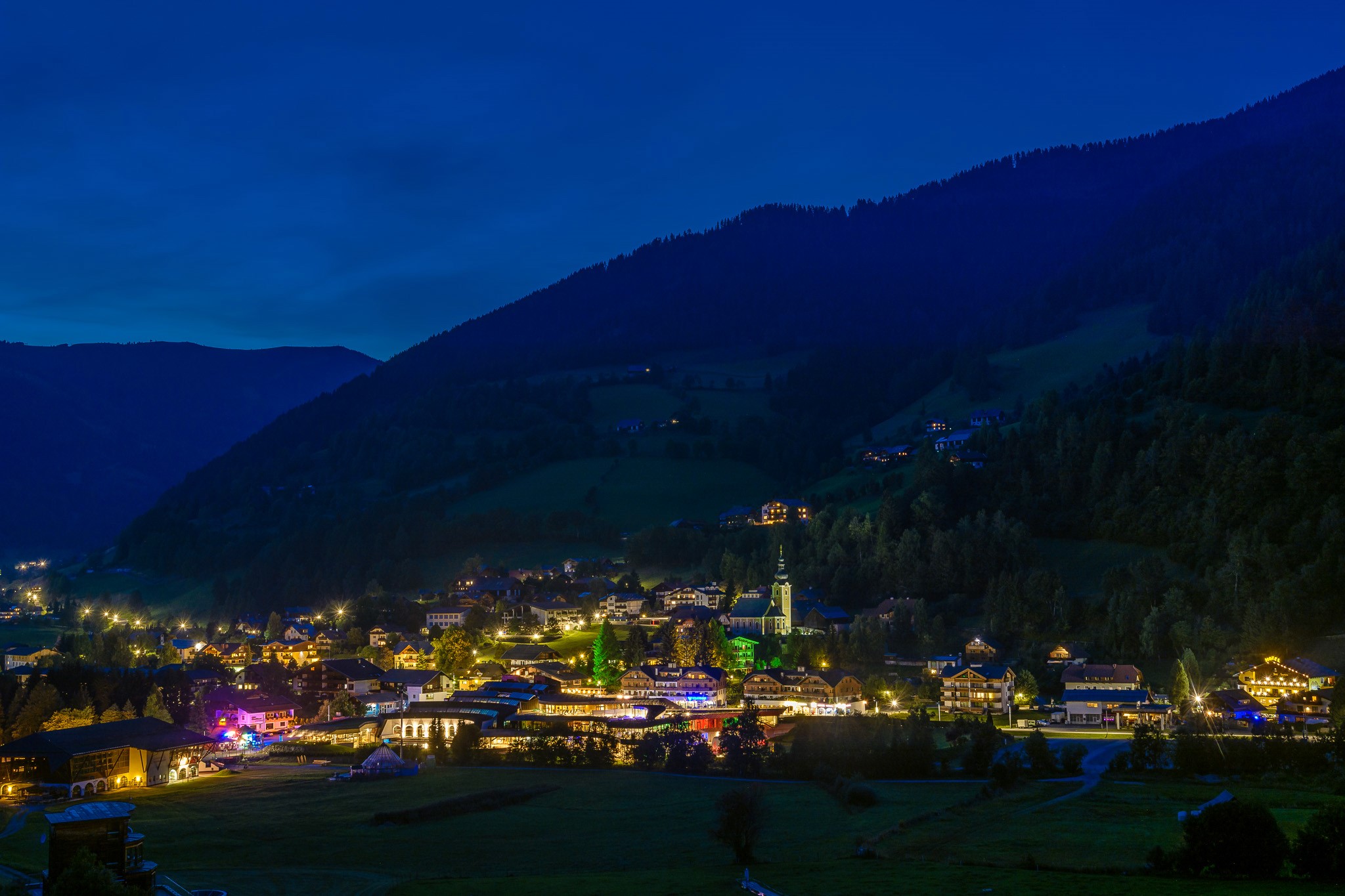 Bad Kleinkirchheim, Austria at night HD Wallpaper