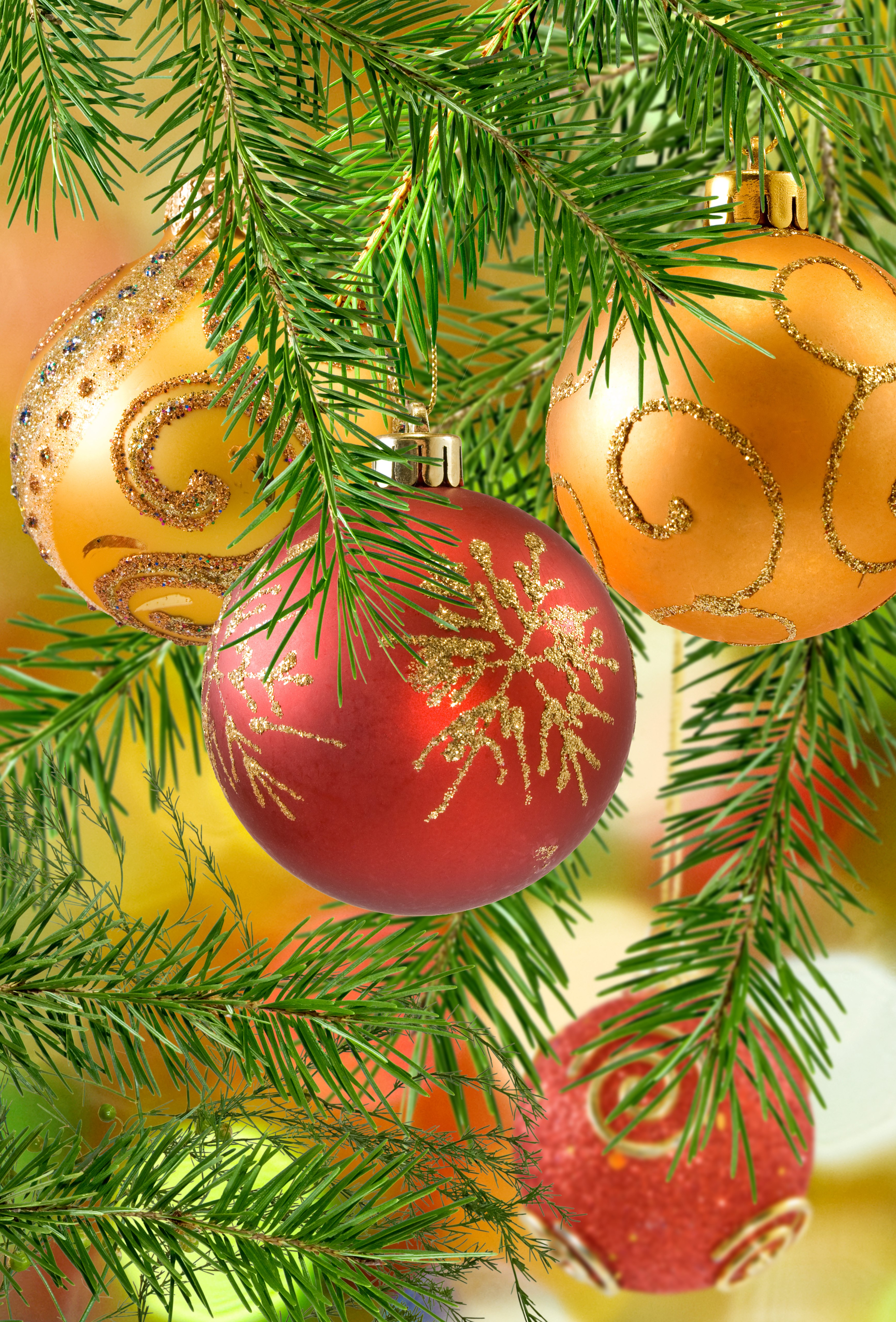 Christmas ornaments on a fir tree HD Phone Wallpaper