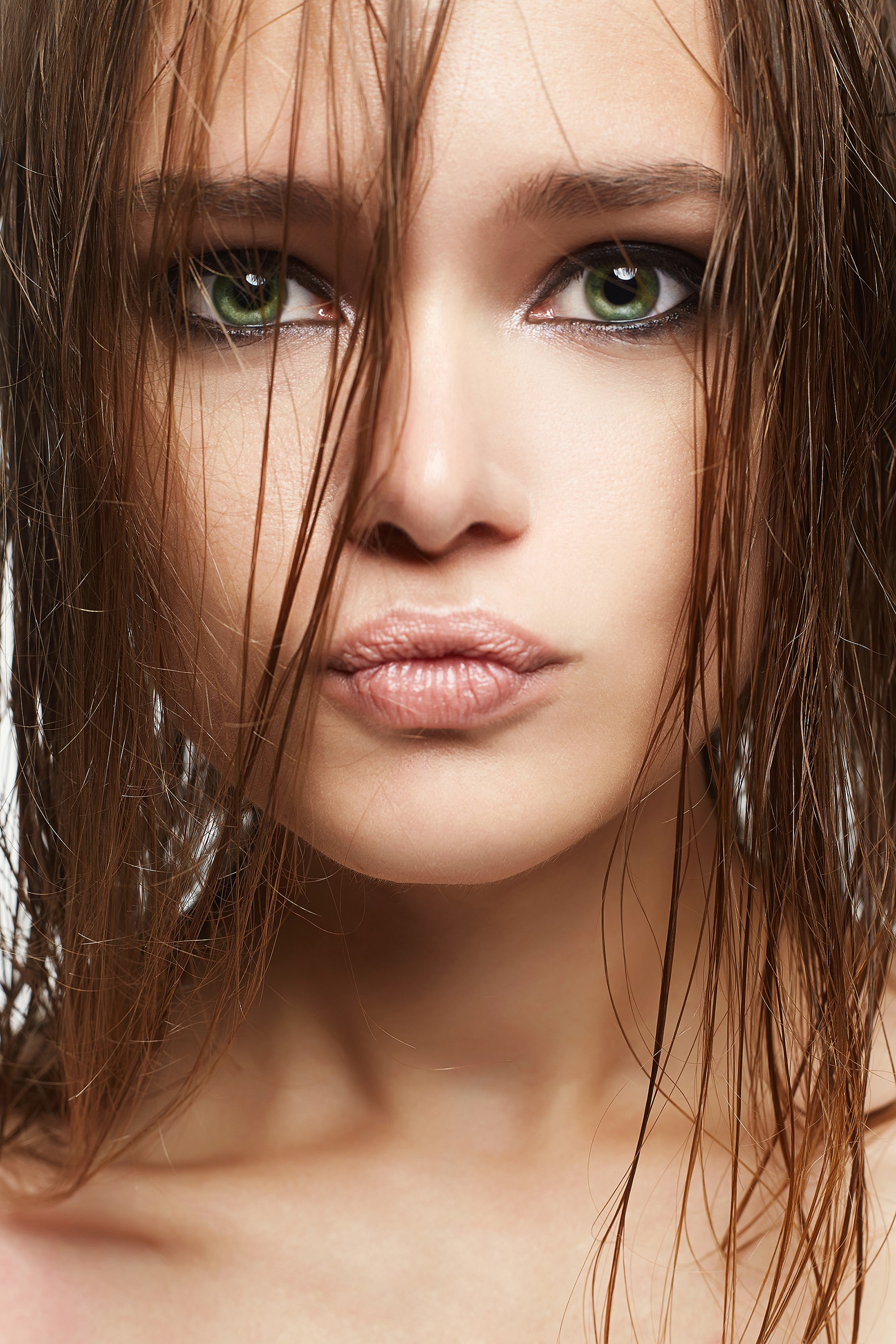 Close-up of a young woman with wet brown hair and green eyes HD Phone Wallpaper