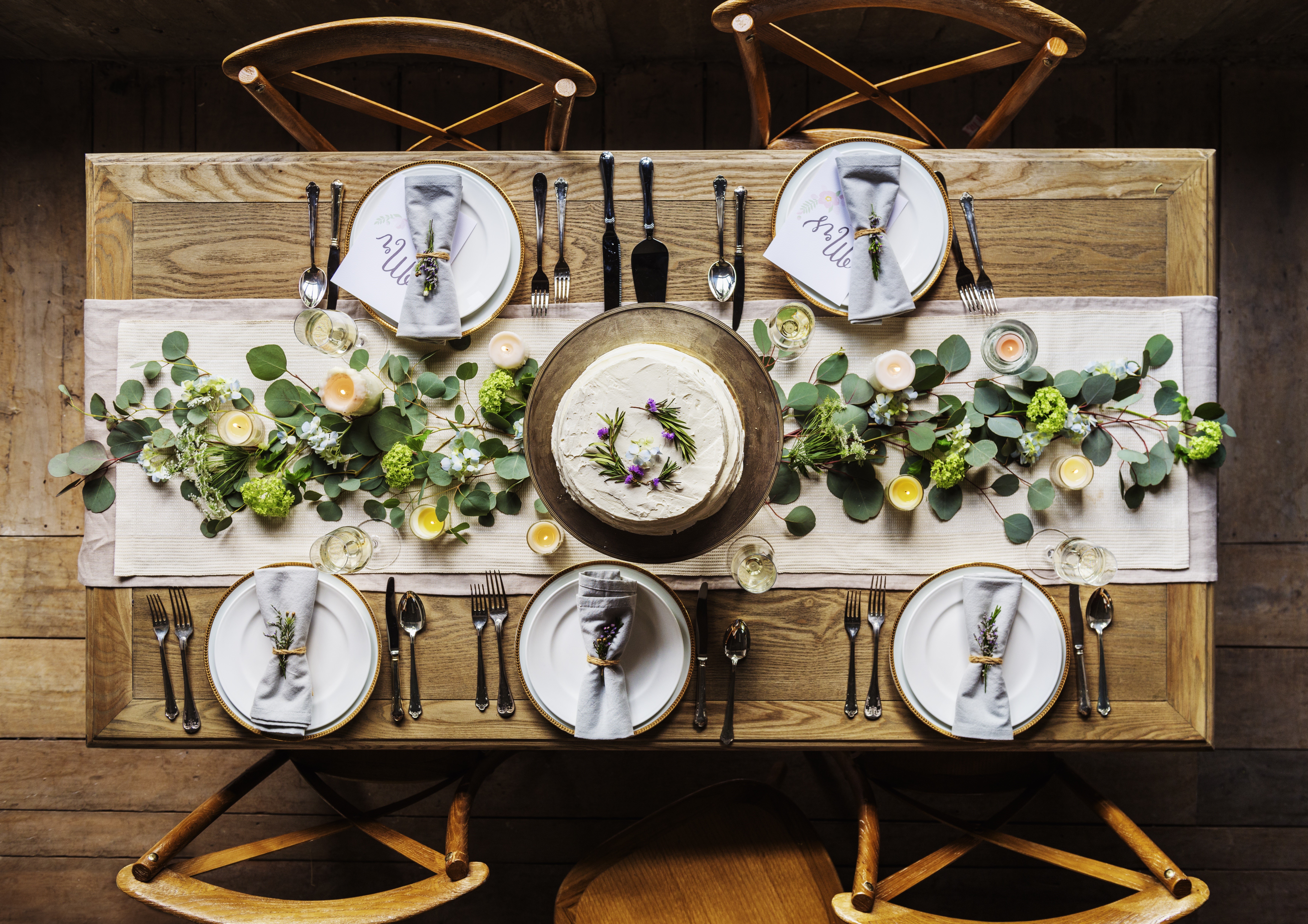 Wedding Table Setting with Cake and Floral Decor HD Wallpaper