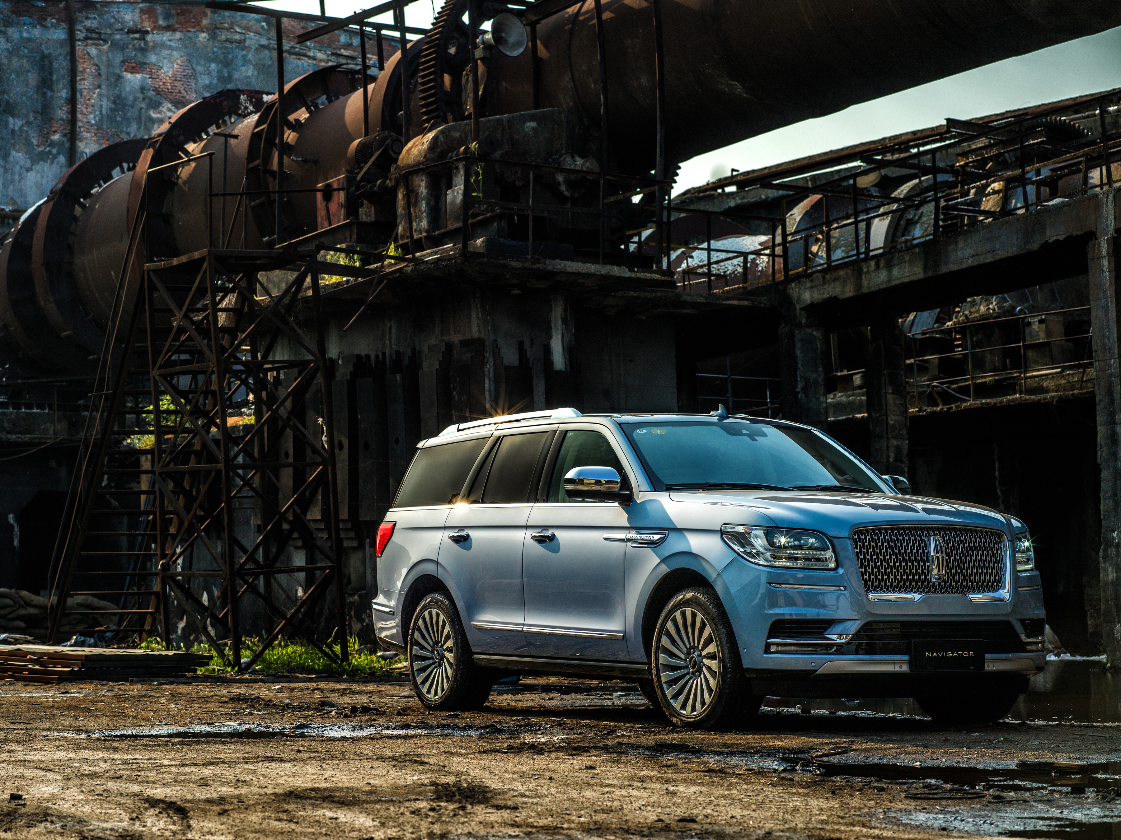 Light Blue Lincoln Navigator in Industrial Setting HD Wallpaper