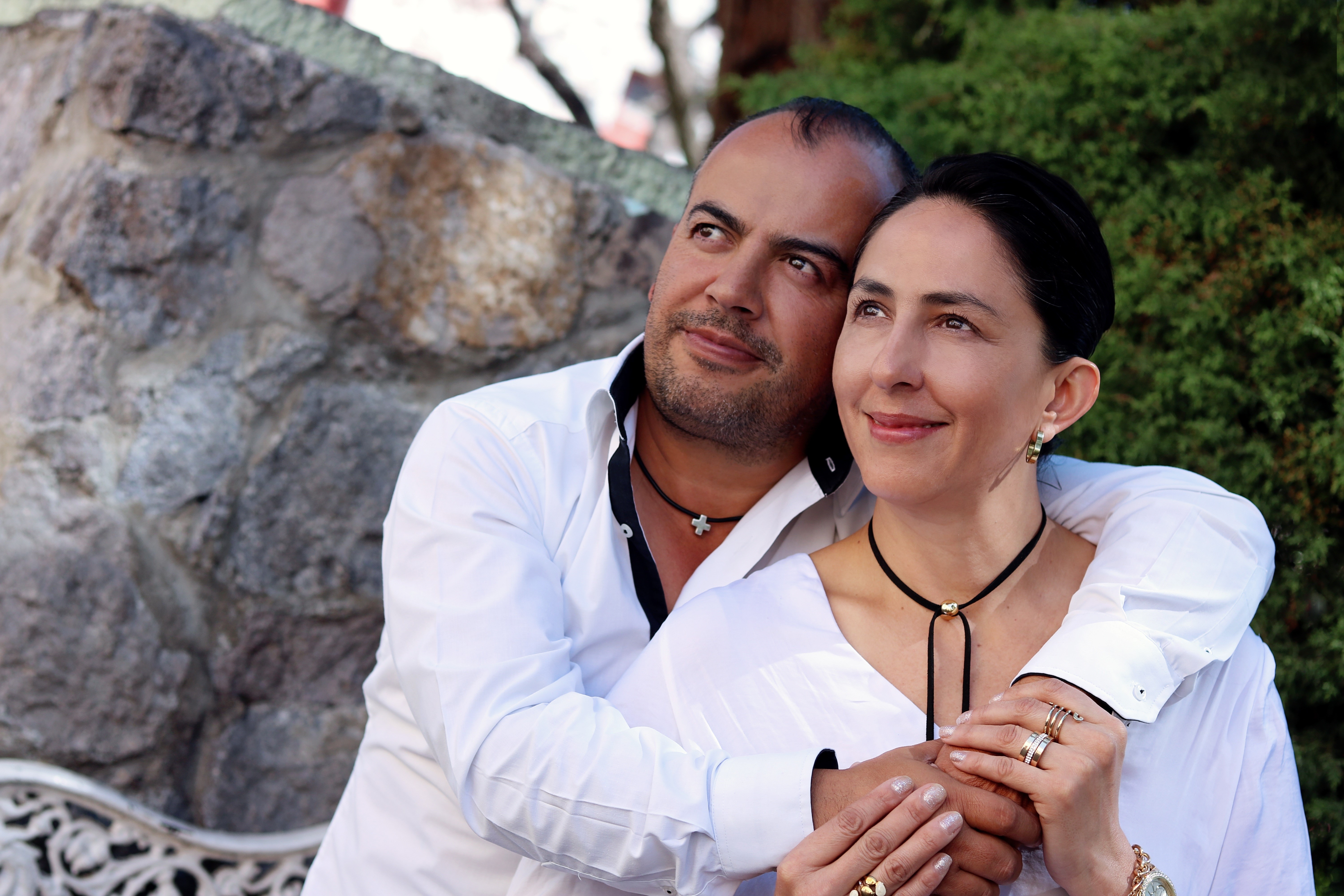 Couple in love with rings HD Wallpaper