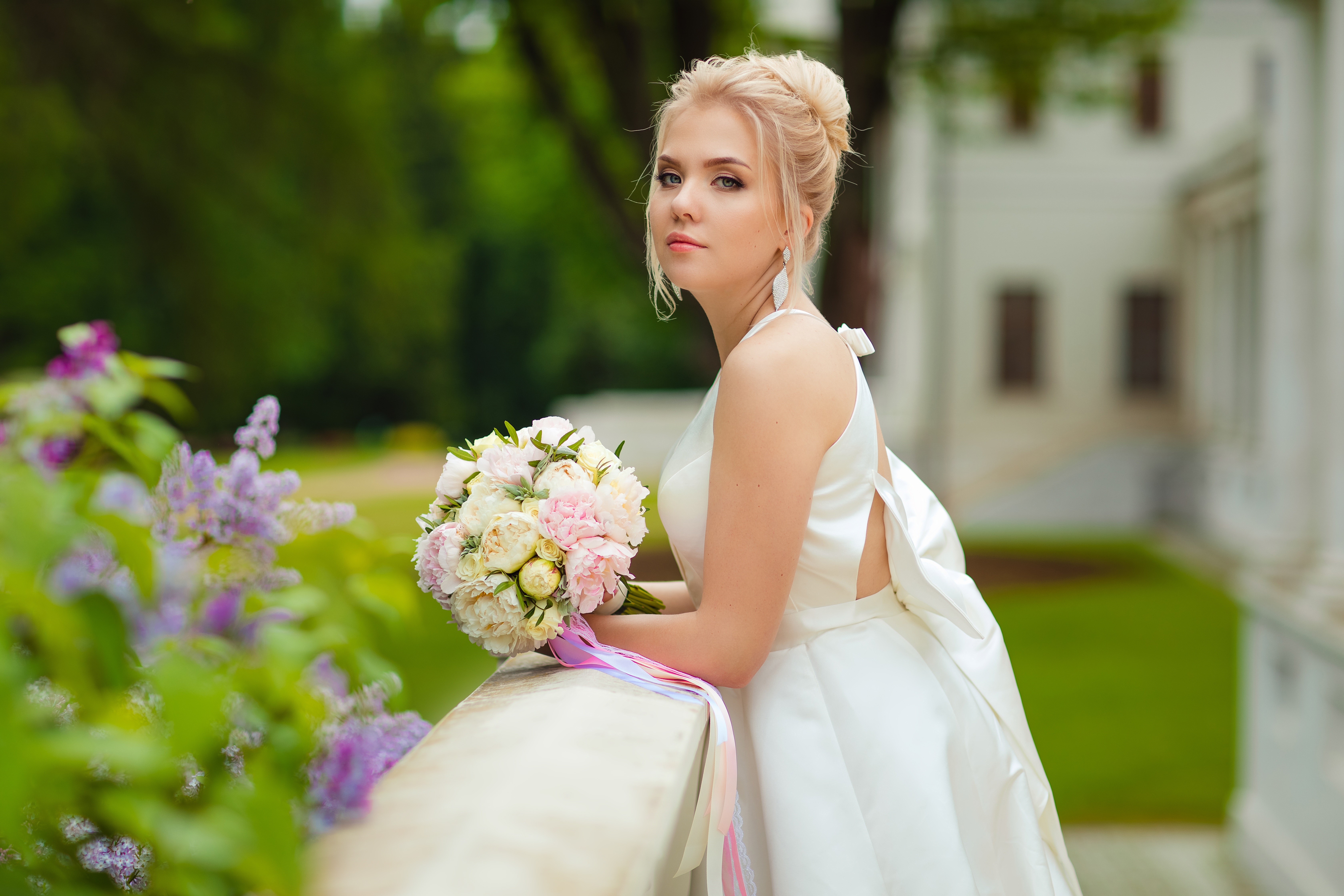 Bride with Bouquet in Garden HD Wallpaper