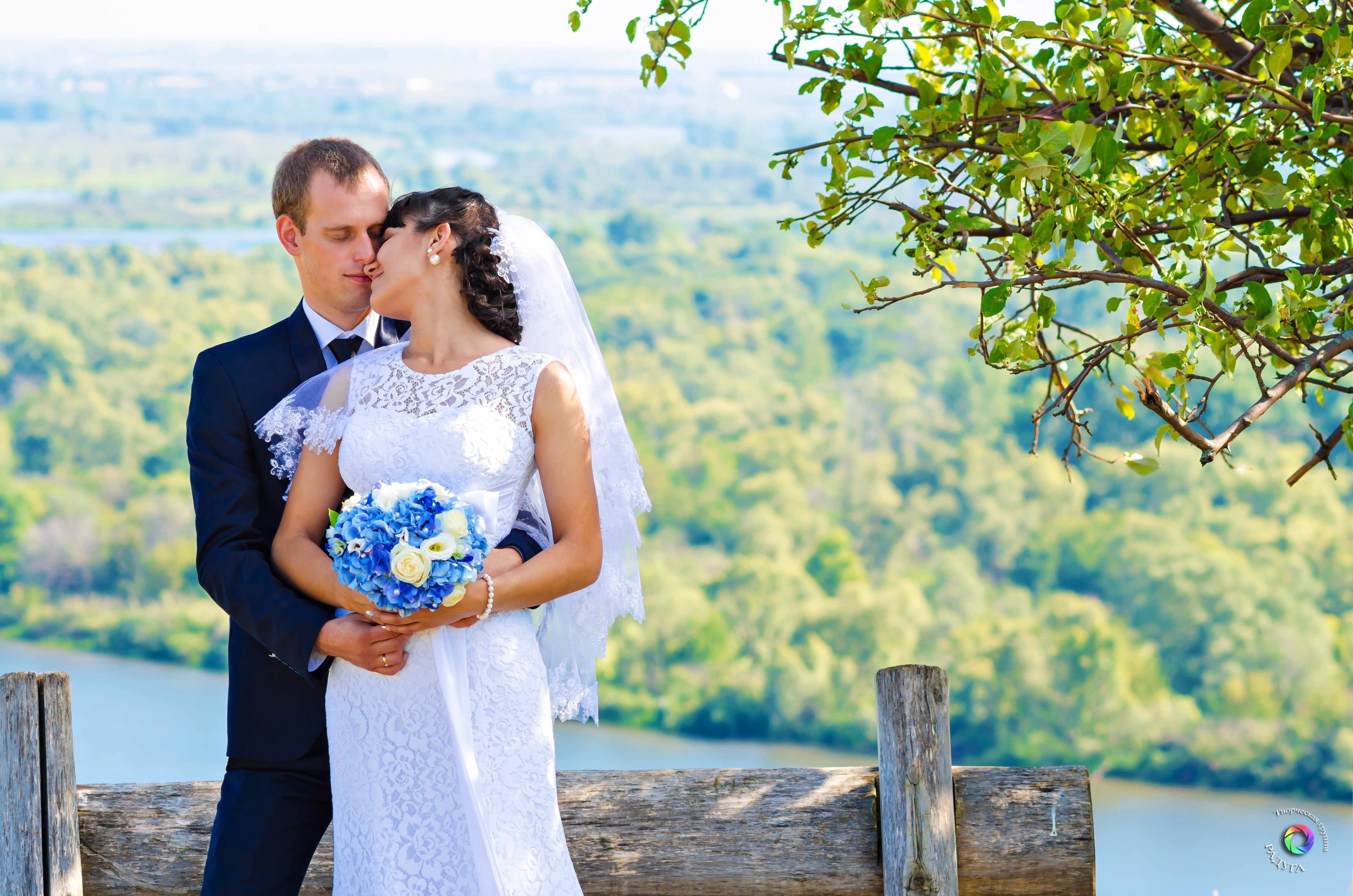 Bride and Groom with Bouquet Outdoors HD Wallpaper