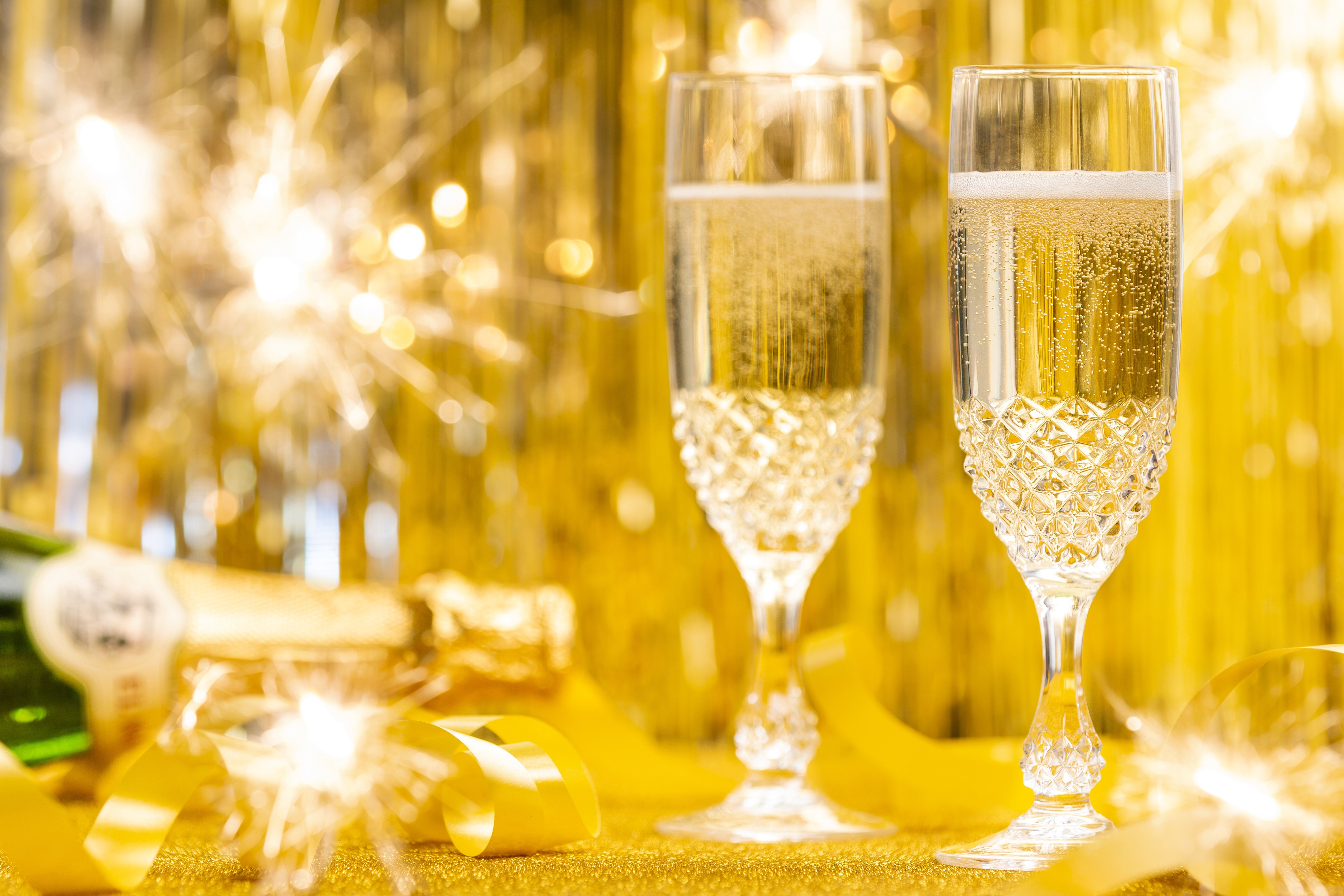 Champagne glasses with sparklers and bottle HD Wallpaper