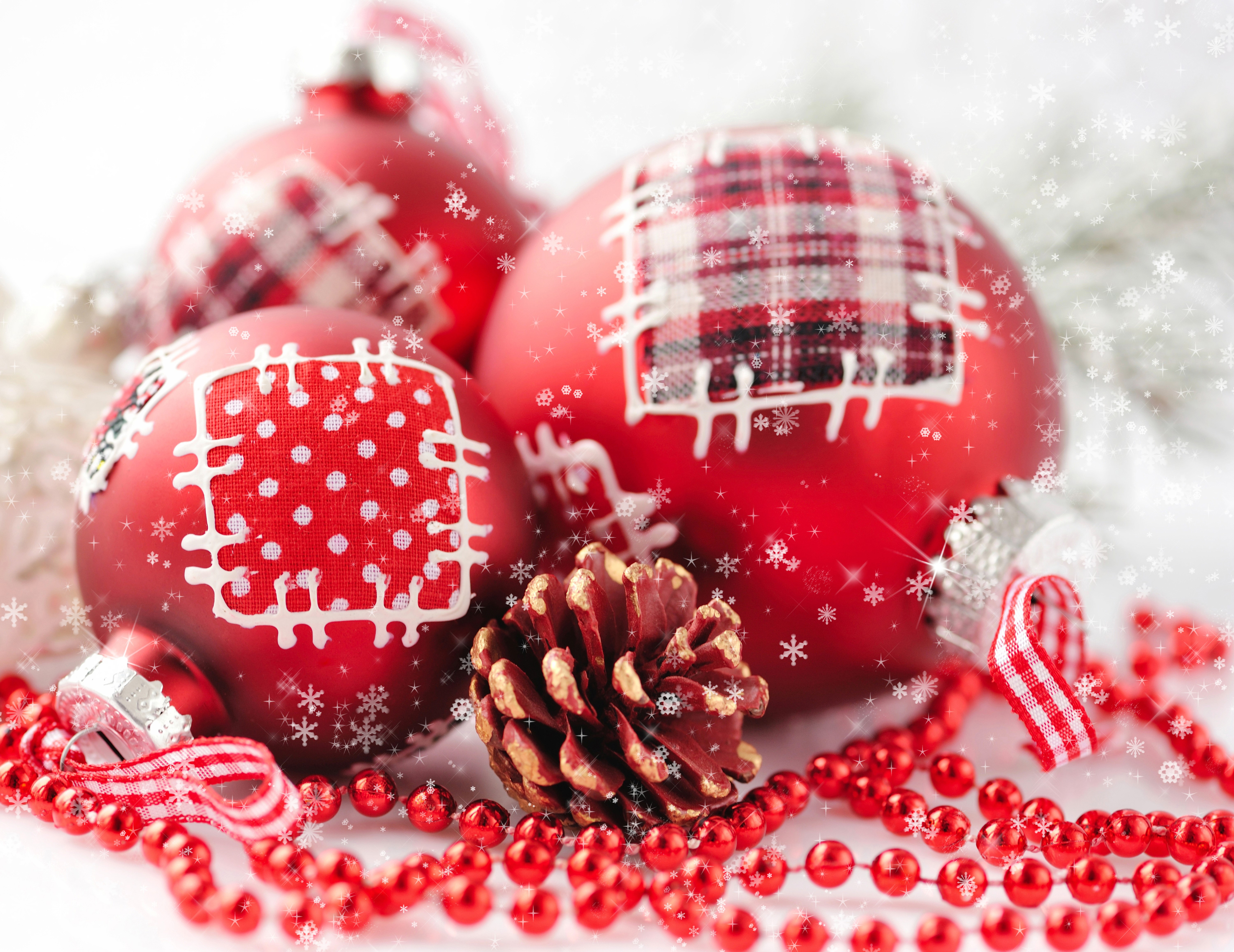 Christmas ornaments with pine cone and beads HD Wallpaper